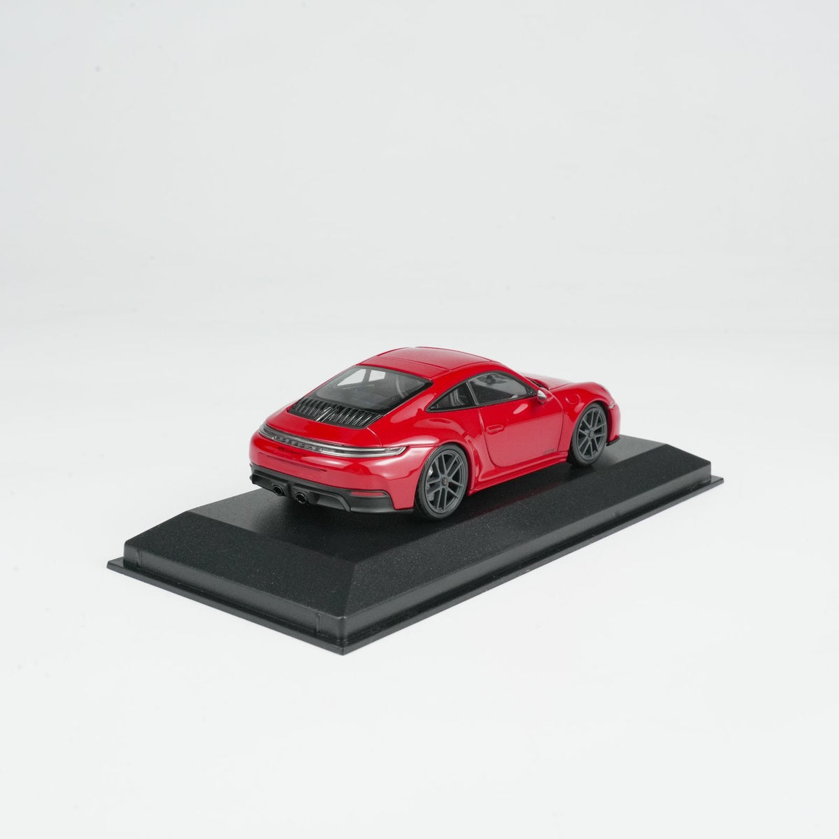 MINICHAMPS 1:43 PORSCHE 911 (992.2) CARRERA GTS 2024- RED 410064120