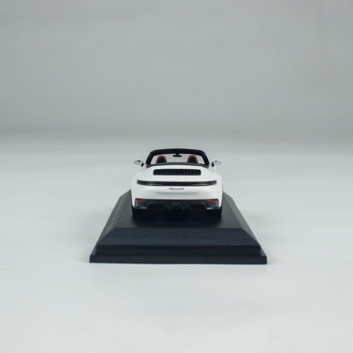 Minichamps 1:64 PORSCHE 911 (992.2) CARRERA GTS CABRIOLET CLDC WHITE 643064135