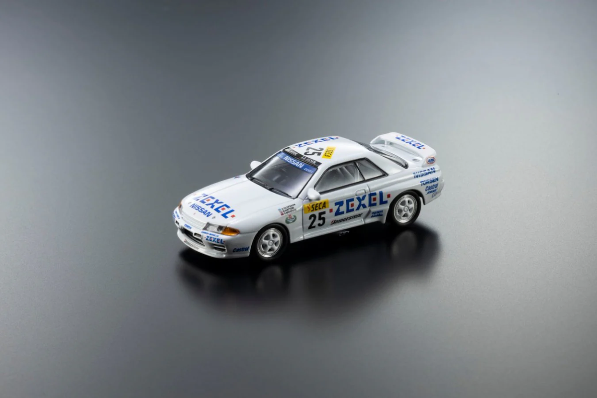 Kyosho 1:64 ZEXEL SKYLINE GT-R (R32) #25 with LED 07012LE