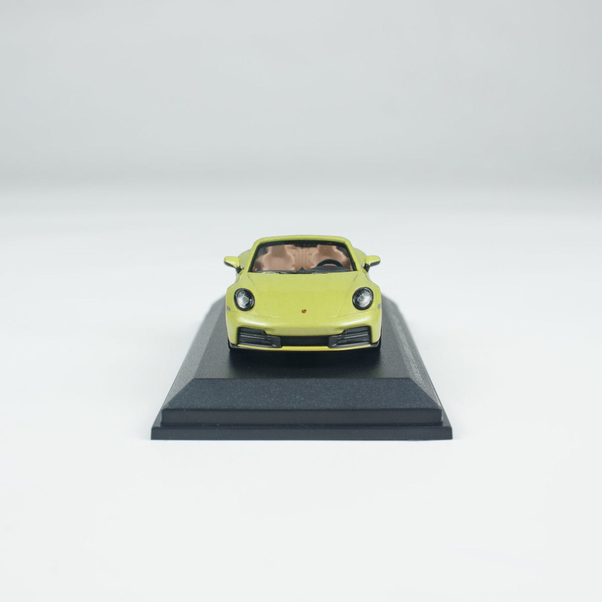 Minichamps 1:64 PORSCHE 911(992.2) CARRERA CABRIOLET YELLOW CLDC 643064034