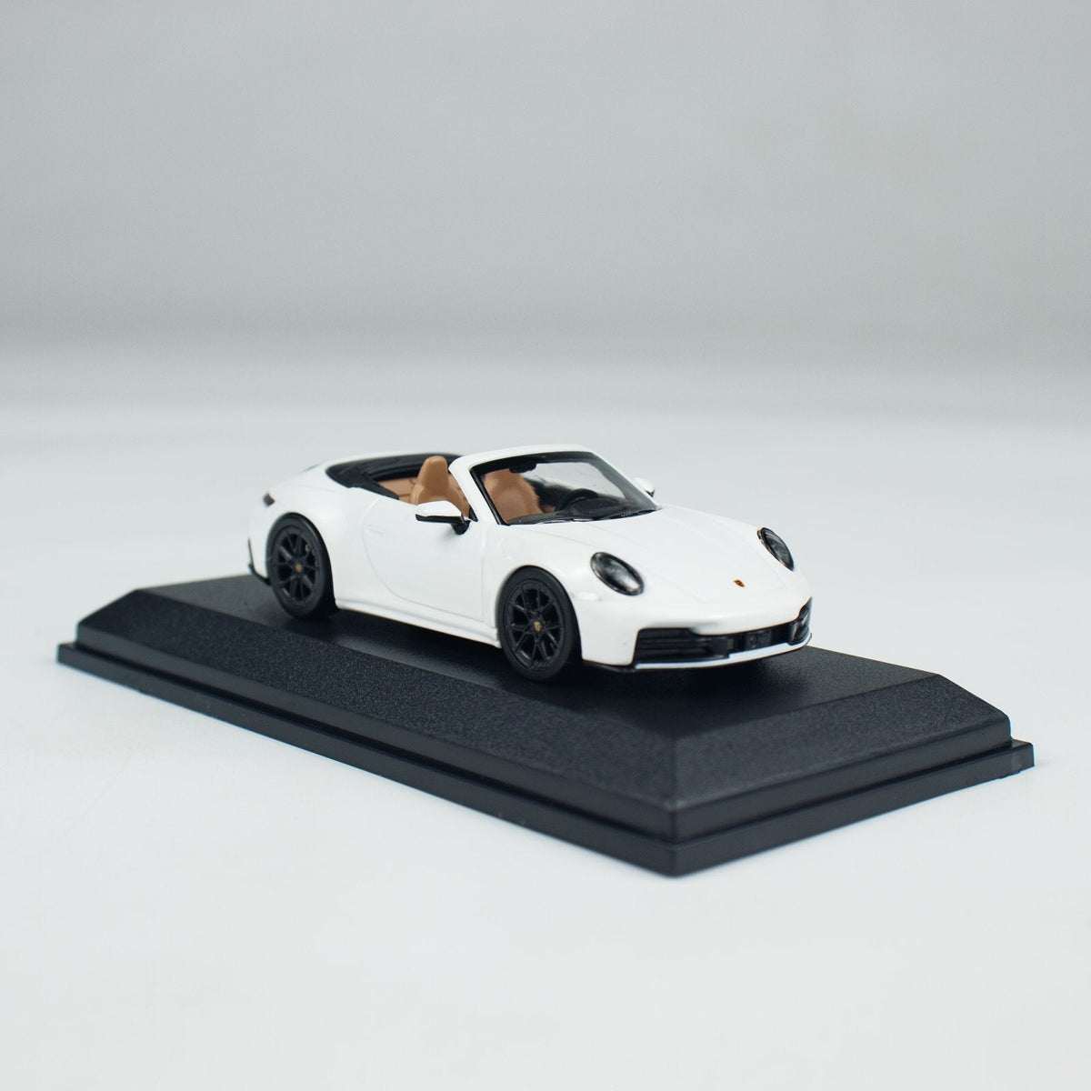 Minichamps 1:64 PORSCHE 911 (992.2) CARRERA CABRIOLET CLDC 643064036
