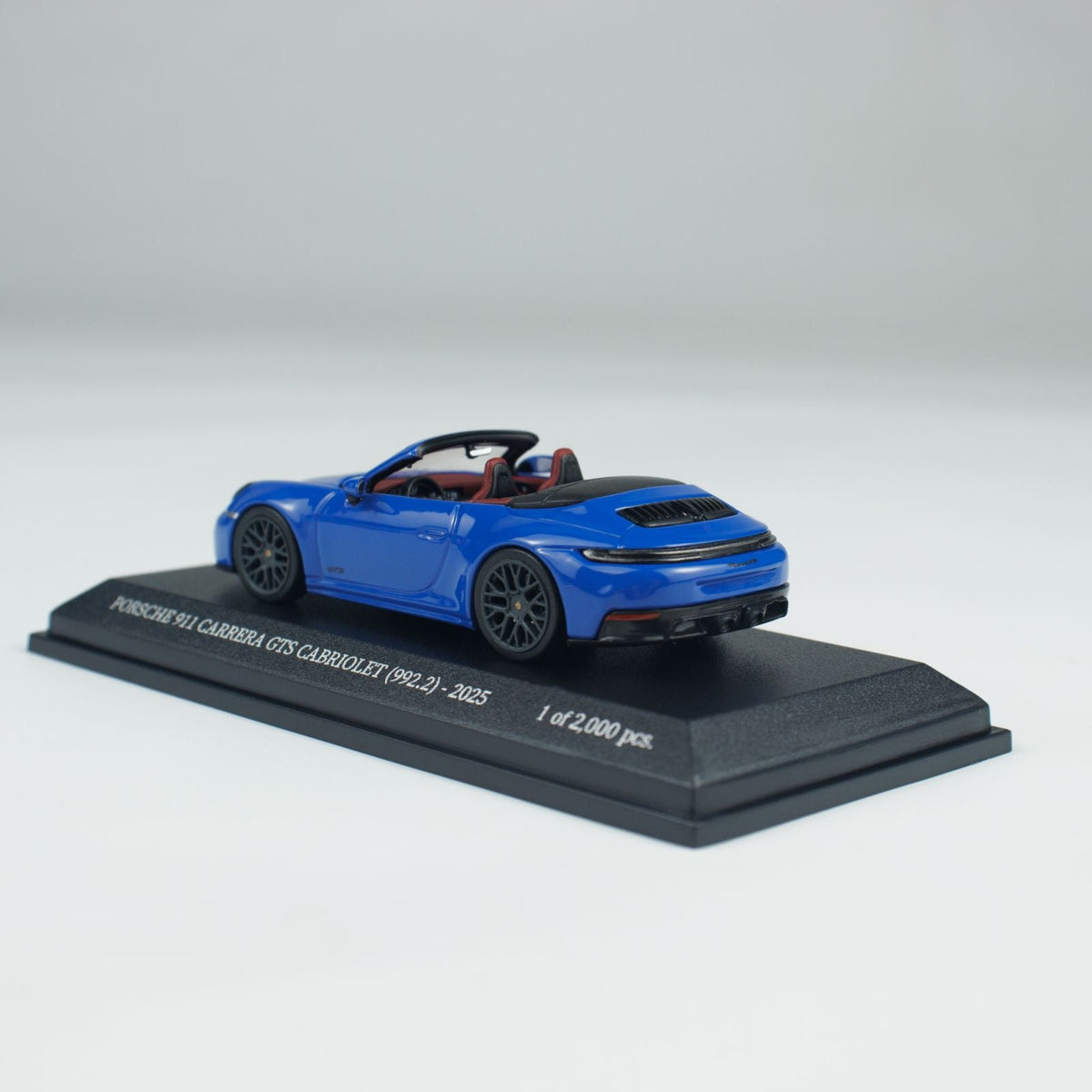 Minichamps 1:64 PORSCHE 911 (992.2) CARRERA GTS CABRIOLET CLDC 643064137