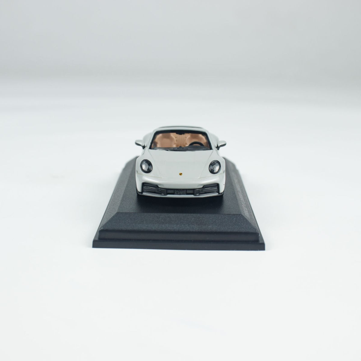 Minichamps 1:64 PORSCHE 911(992.2) CARRERA CABRIOLET CHALK CLDC 643064037