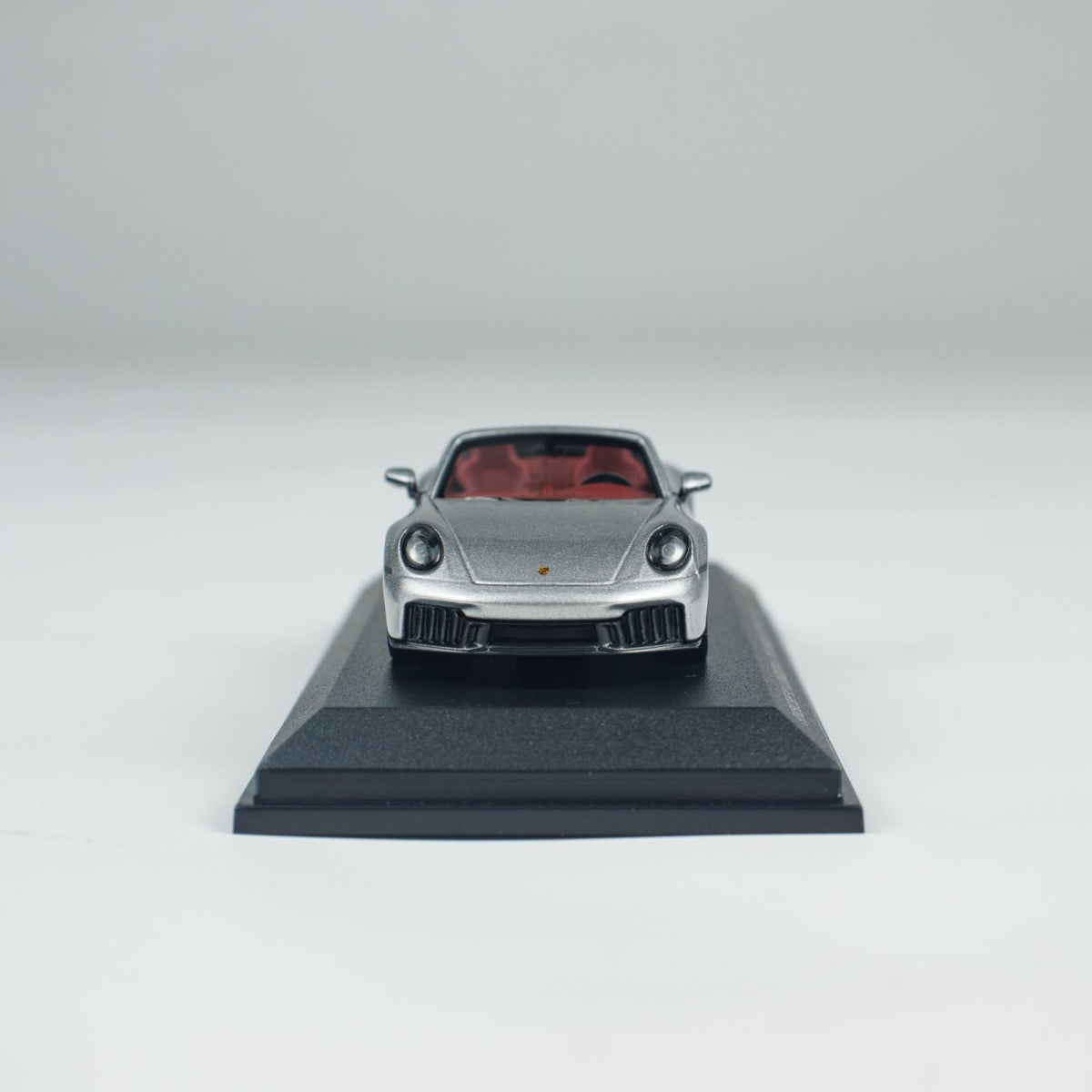 Minichamps 1:64 PORSCHE 911 (992.2) CARRERA GTS CABRIOLET CLDC 643064136