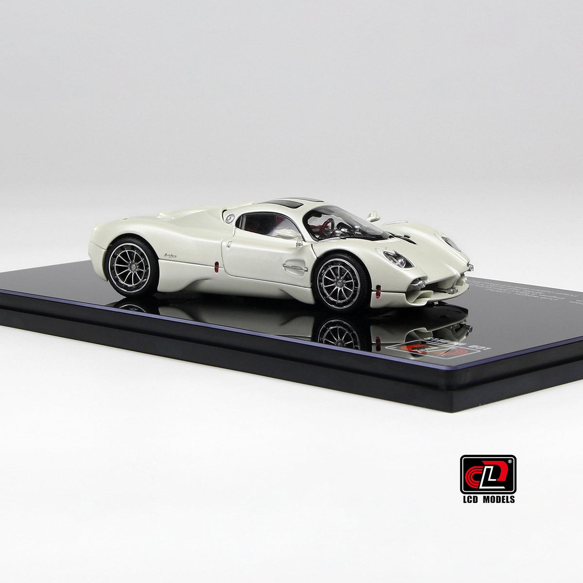 LCD 1:43 Pagani Utopia-White LCD43012-WH