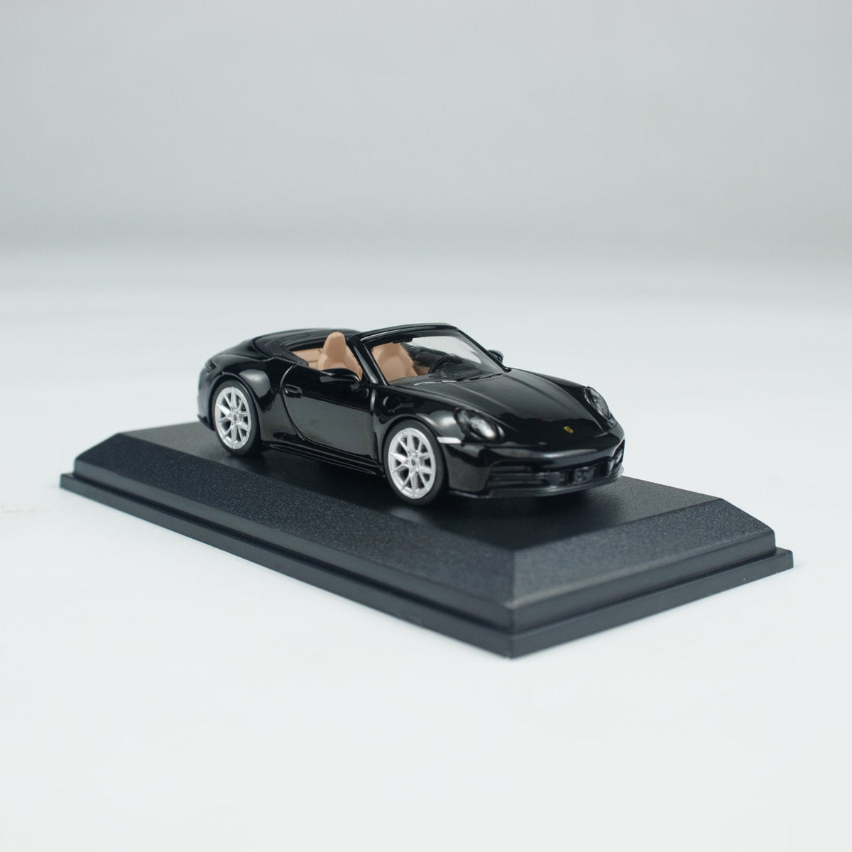 Minichamps 1:64 PORSCHE 911(992.2) CARRERA CABRIOLET  CLDC 643064035