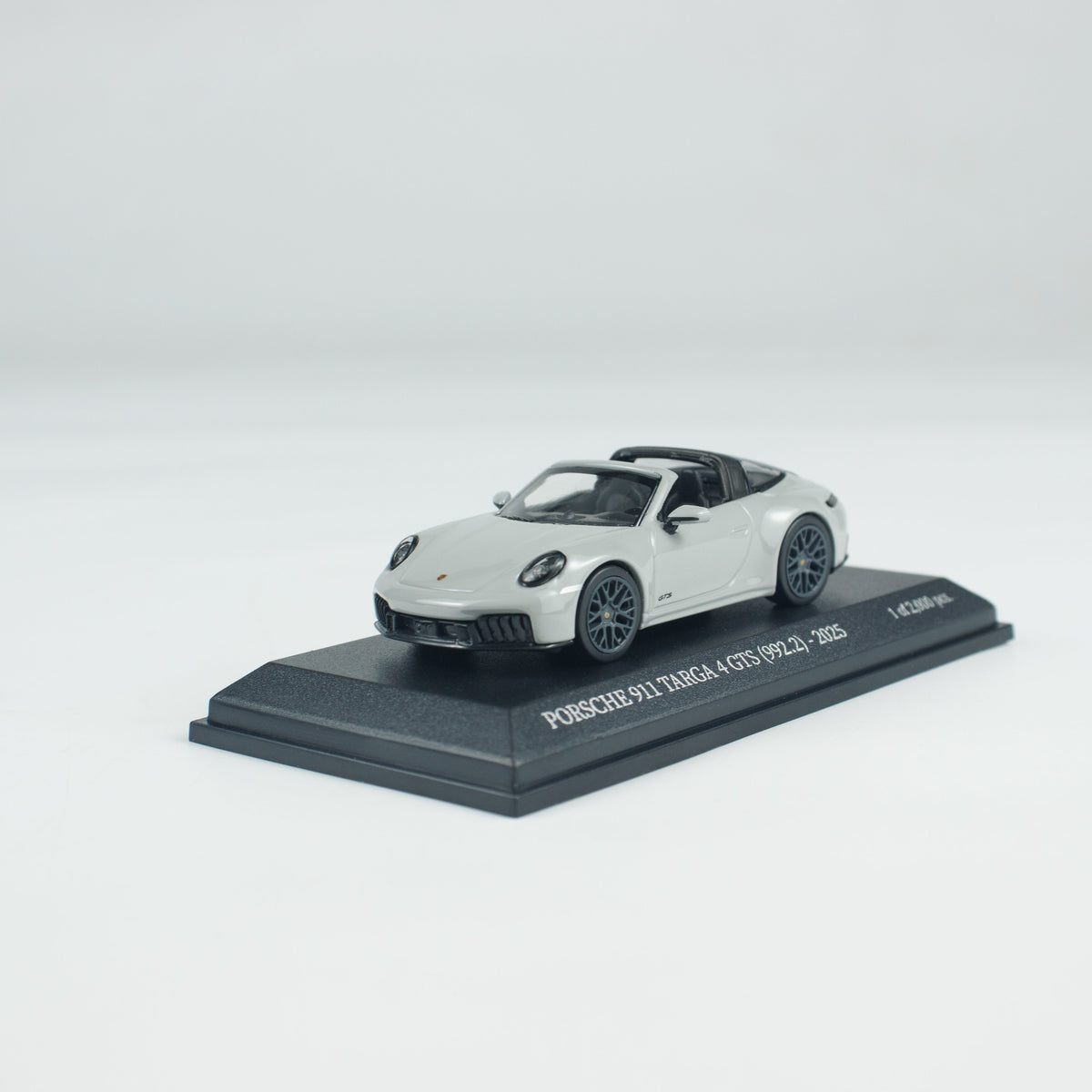 MINICHAMPS 1:64 PORSCHE 911 (992.2) TARGA 4 GTS -2025-CHALK CLDC 643064145
