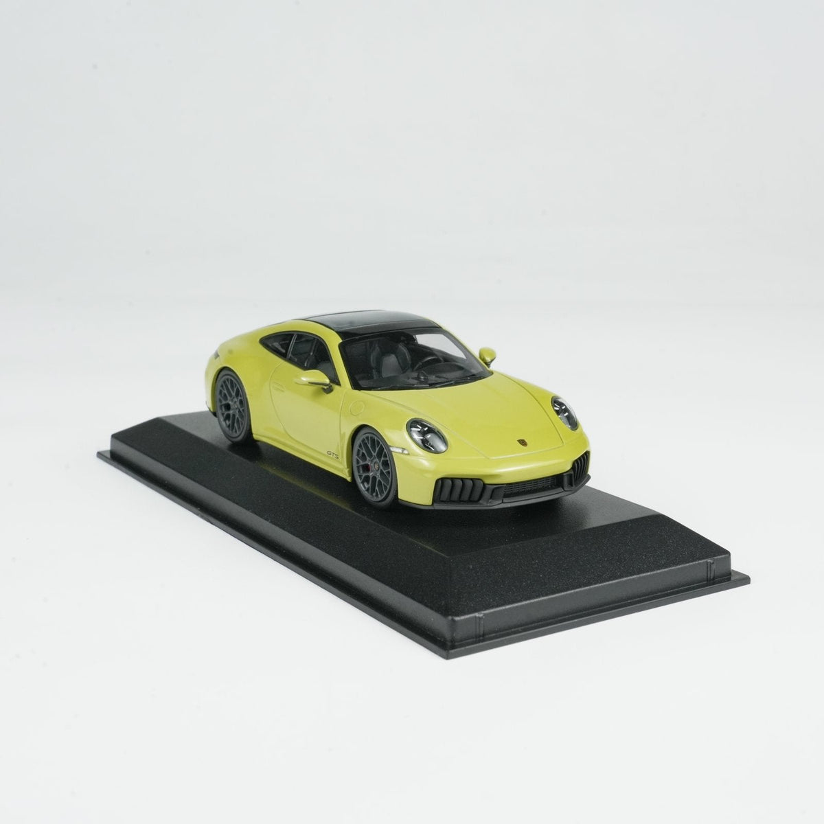 MINICHAMPS 1:43 PORSCHE 911 (992.2) CARRERA GTS 2024-YELLOW METALLIC 410064122