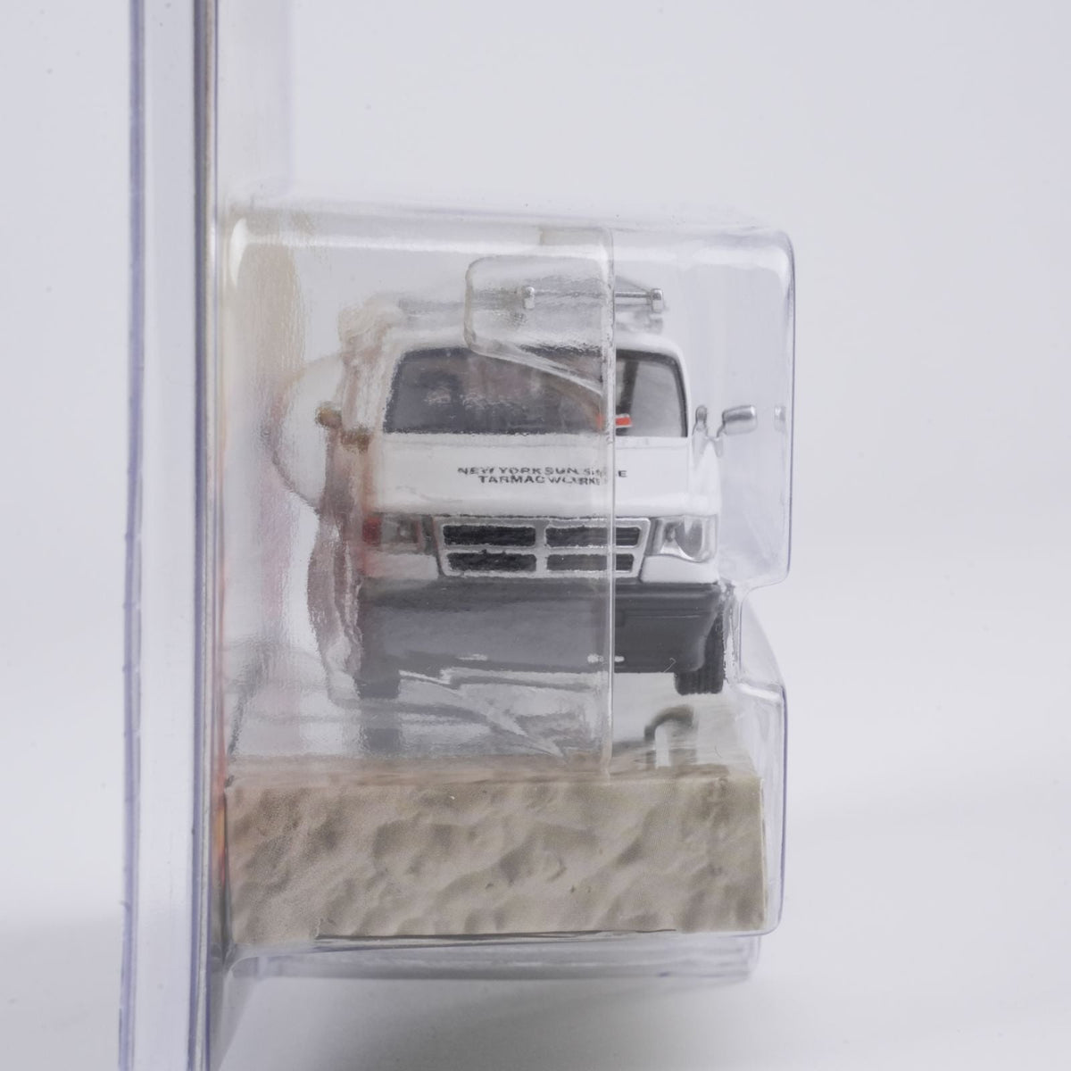 Tarmac Works 1:64 Dodge Van, New York Sunshine T64G-032-NYS