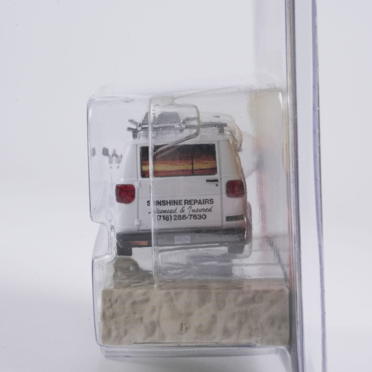 Tarmac Works 1:64 Dodge Van, New York Sunshine T64G-032-NYS