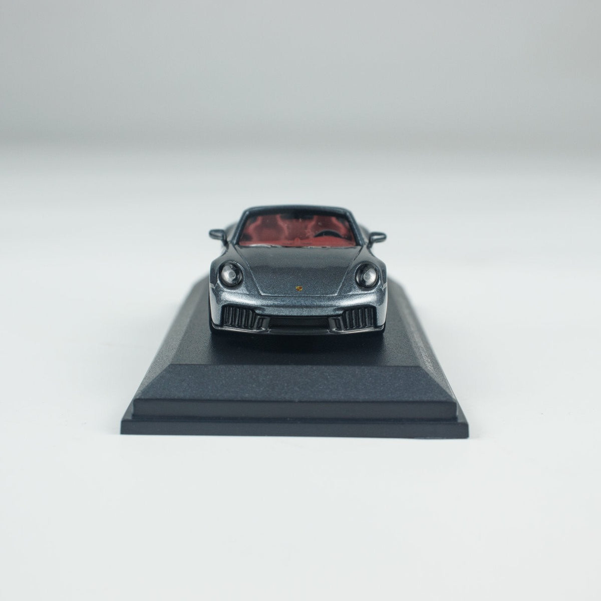 Minichamps 1:64 PORSCHE 911 (992.2) CARRERA GTS CABRIOLET CLDC 643064134