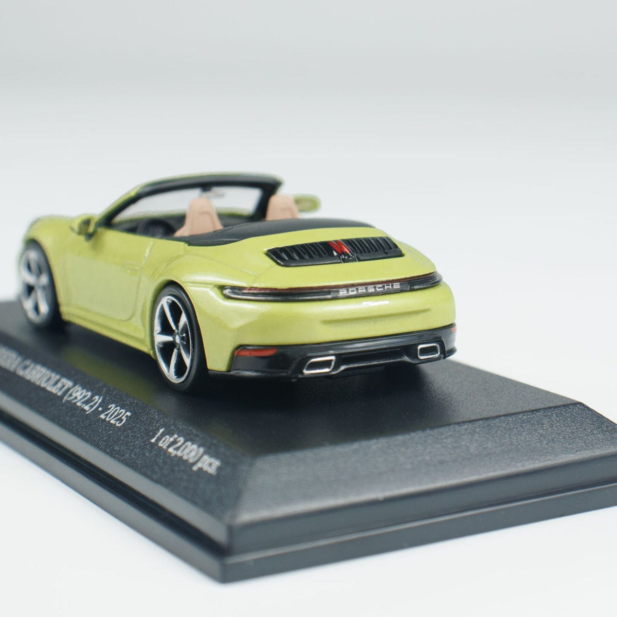 Minichamps 1:64 PORSCHE 911(992.2) CARRERA CABRIOLET YELLOW CLDC 643064034