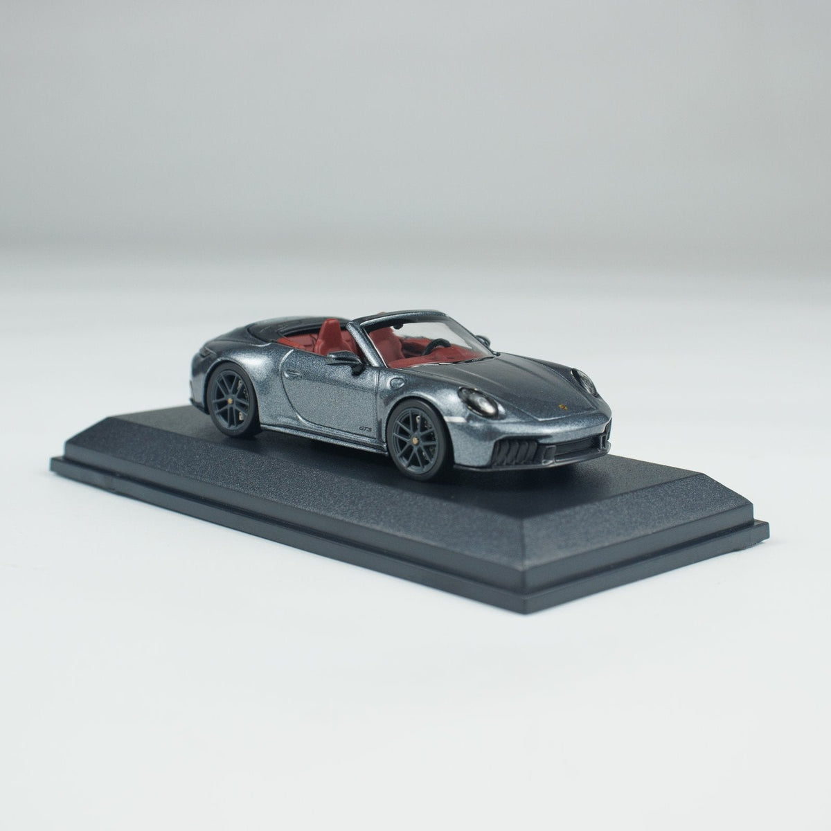 Minichamps 1:64 PORSCHE 911 (992.2) CARRERA GTS CABRIOLET CLDC 643064134