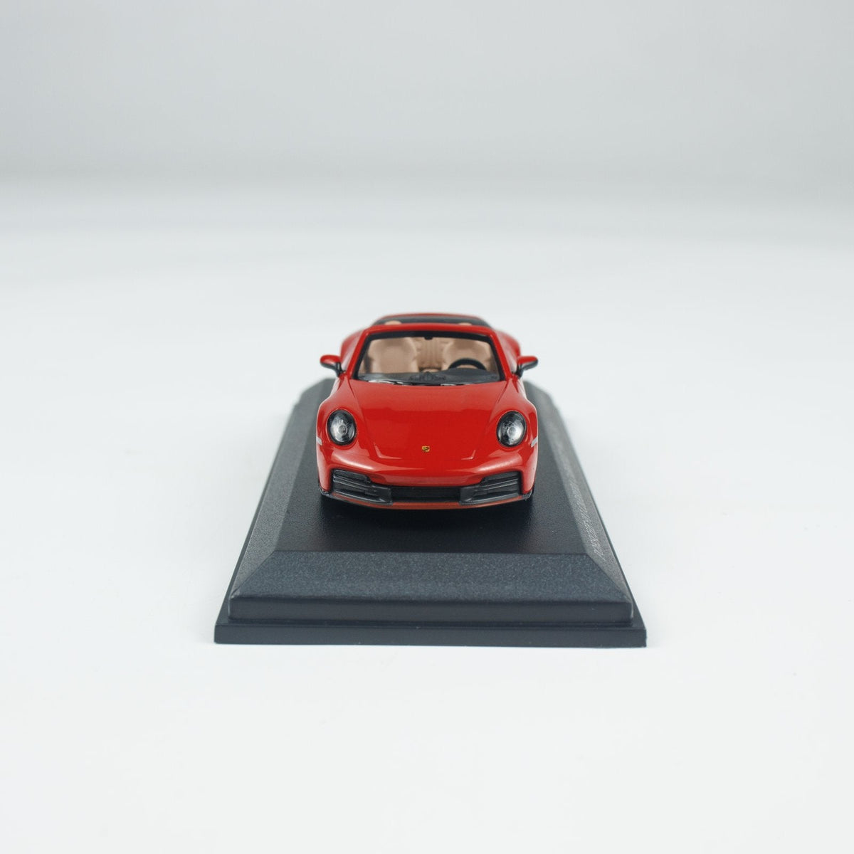 Minichamps 1:64 PORSCHE 911 (992.2) CARRERA CABRIOLET  CLDC 643064033