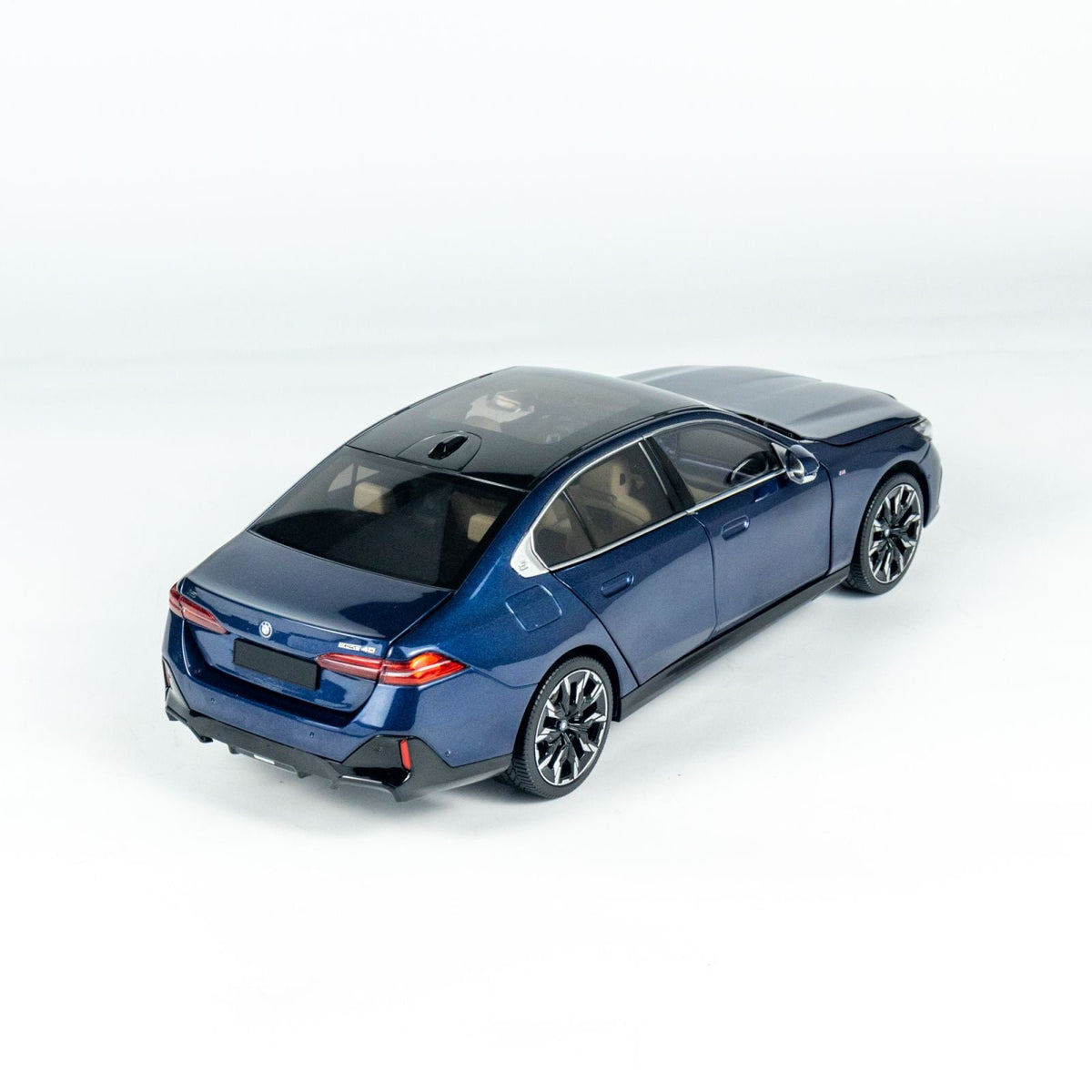 MINICHAMPS 1:18 BMW i5 - 2023 - BLUE METALLIC 110023400