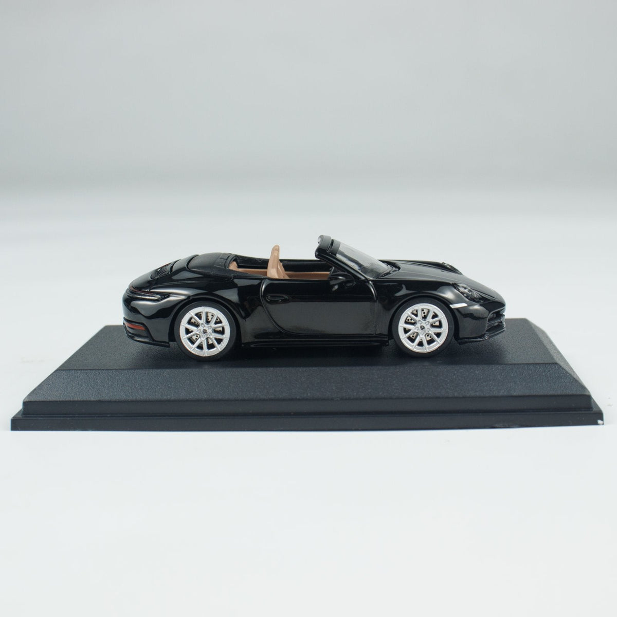 Minichamps 1:64 PORSCHE 911(992.2) CARRERA CABRIOLET  CLDC 643064035