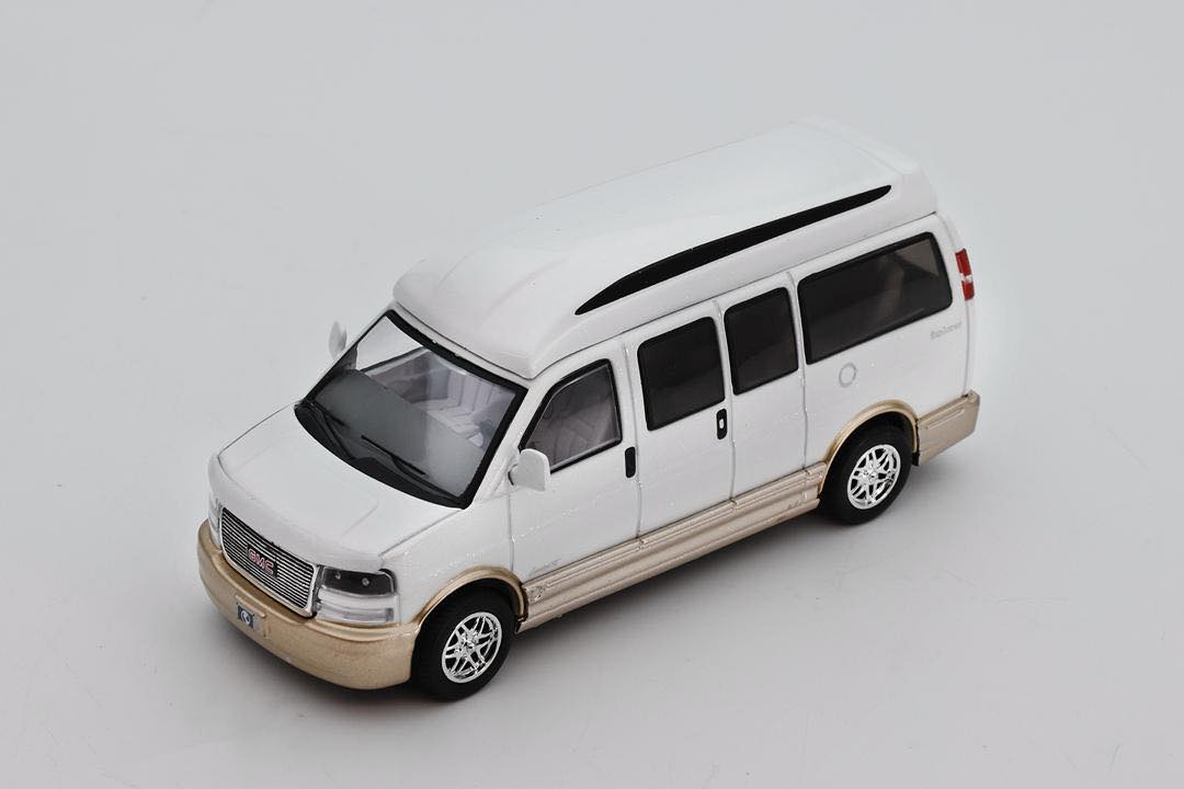 Shadow 1:64 SAVANA EXPLORER LIMITED SE LHD (3 Colours) LL-057-287/LL-057-289/LL-057-290