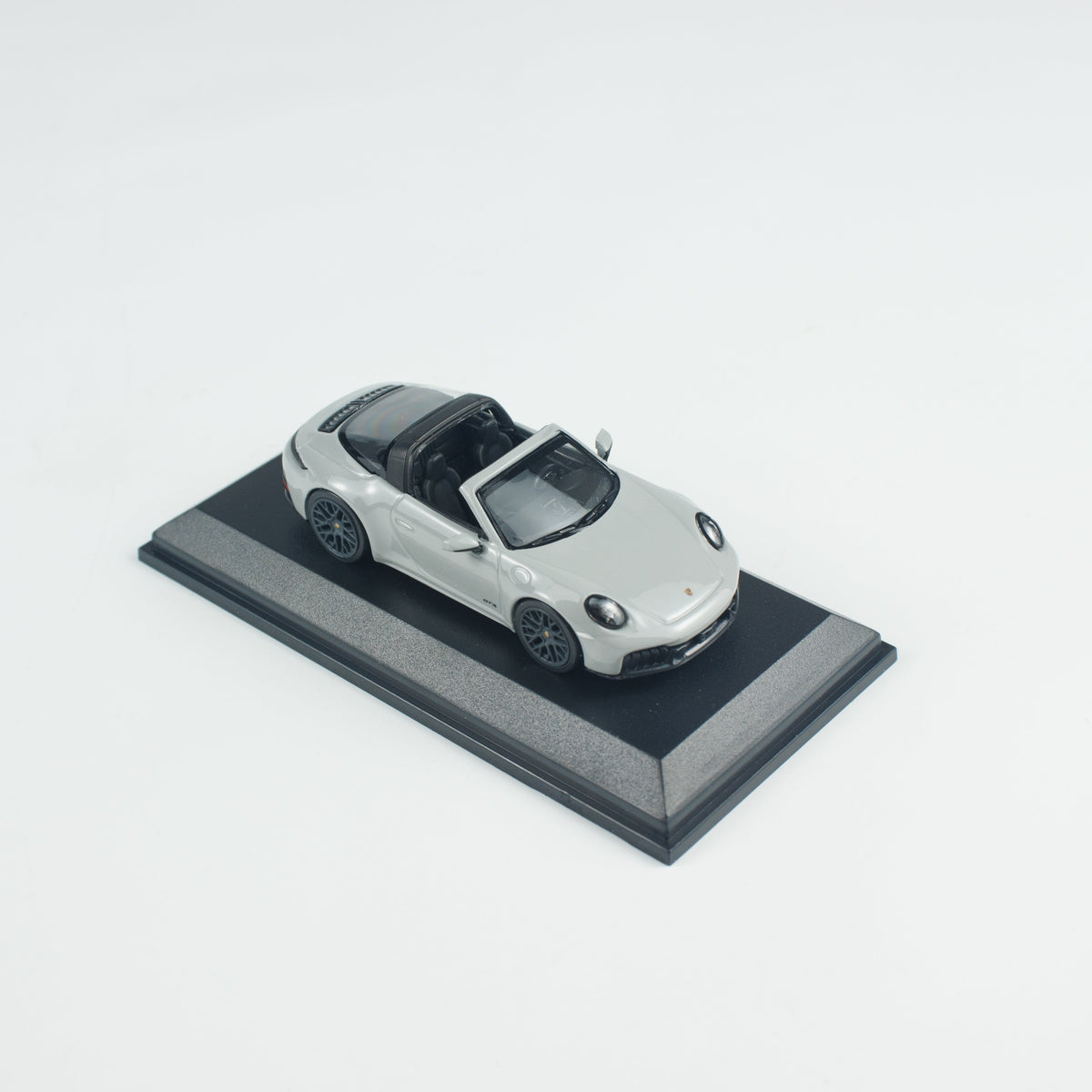 MINICHAMPS 1:64 PORSCHE 911 (992.2) TARGA 4 GTS -2025-CHALK CLDC 643064145