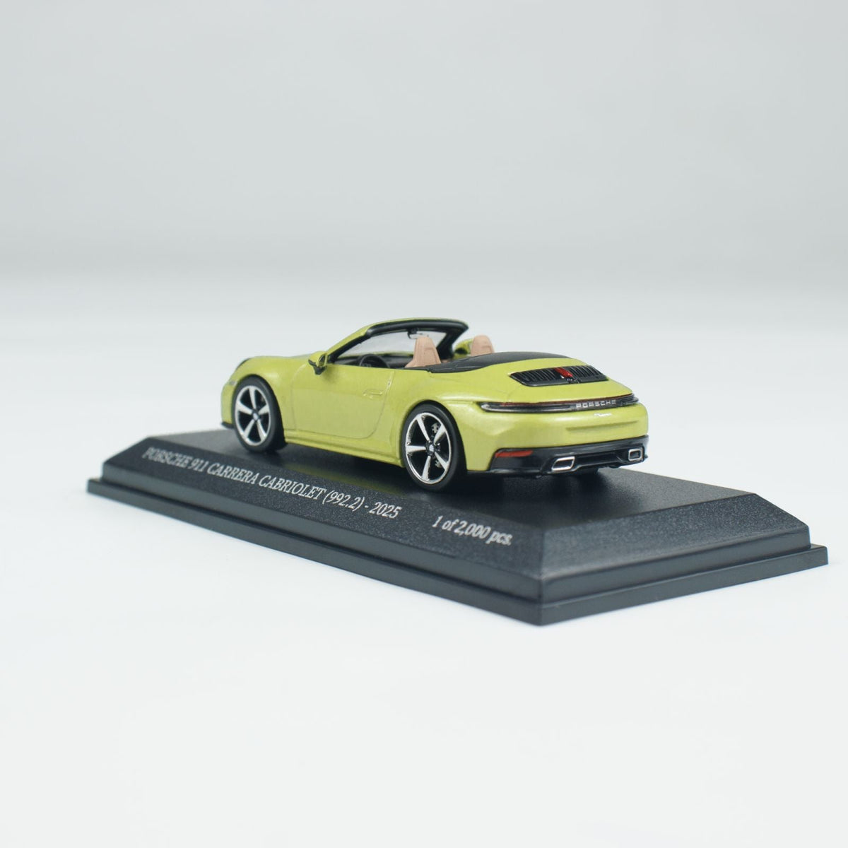 Minichamps 1:64 PORSCHE 911(992.2) CARRERA CABRIOLET YELLOW CLDC 643064034