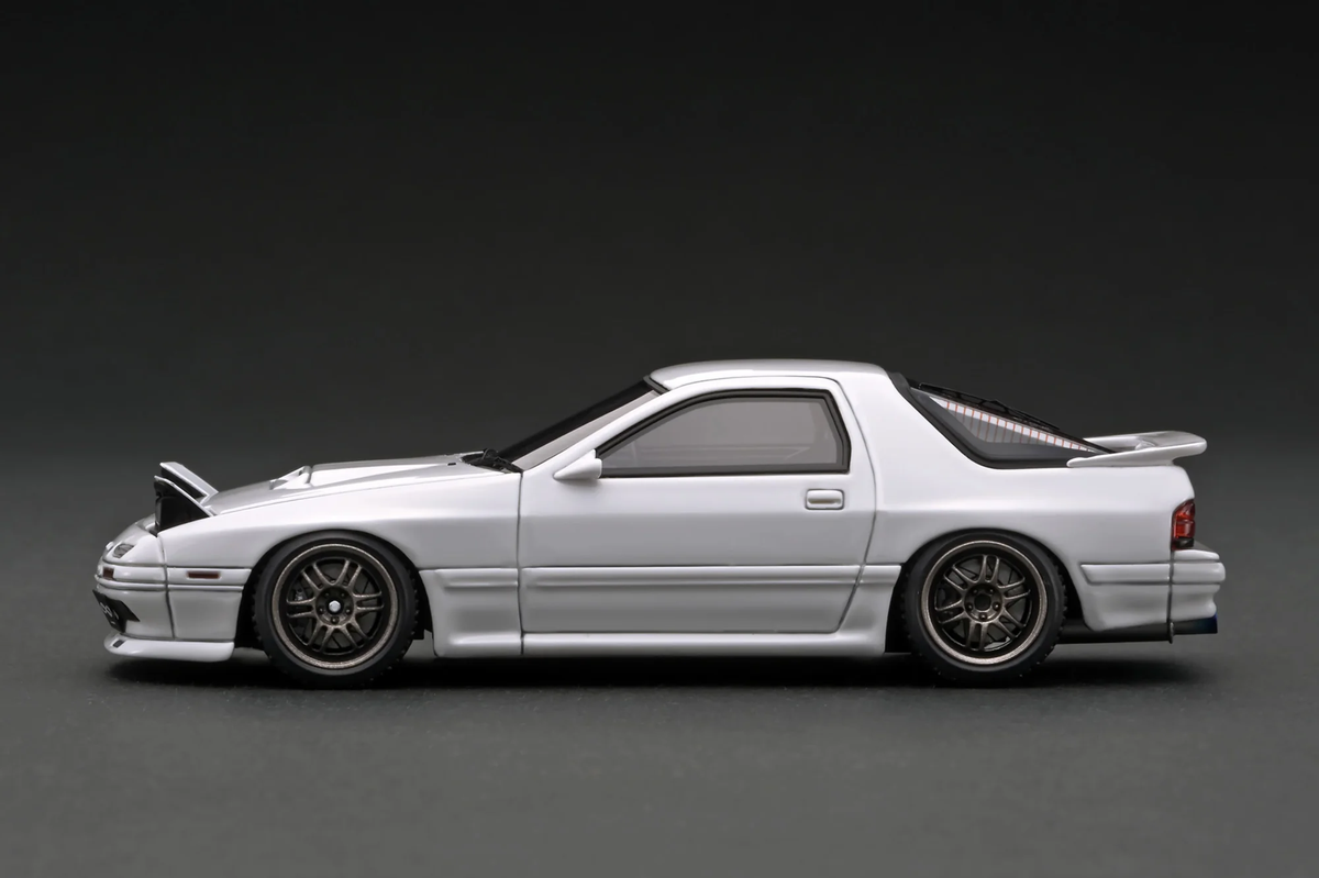 Ignition Model 1:43 Mazda Savanna RX-7 Infini (FC3S) White With 13B Engine IG2944