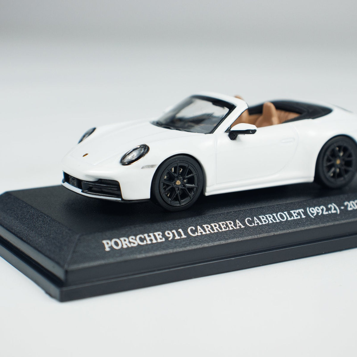 Minichamps 1:64 PORSCHE 911 (992.2) CARRERA CABRIOLET CLDC 643064036