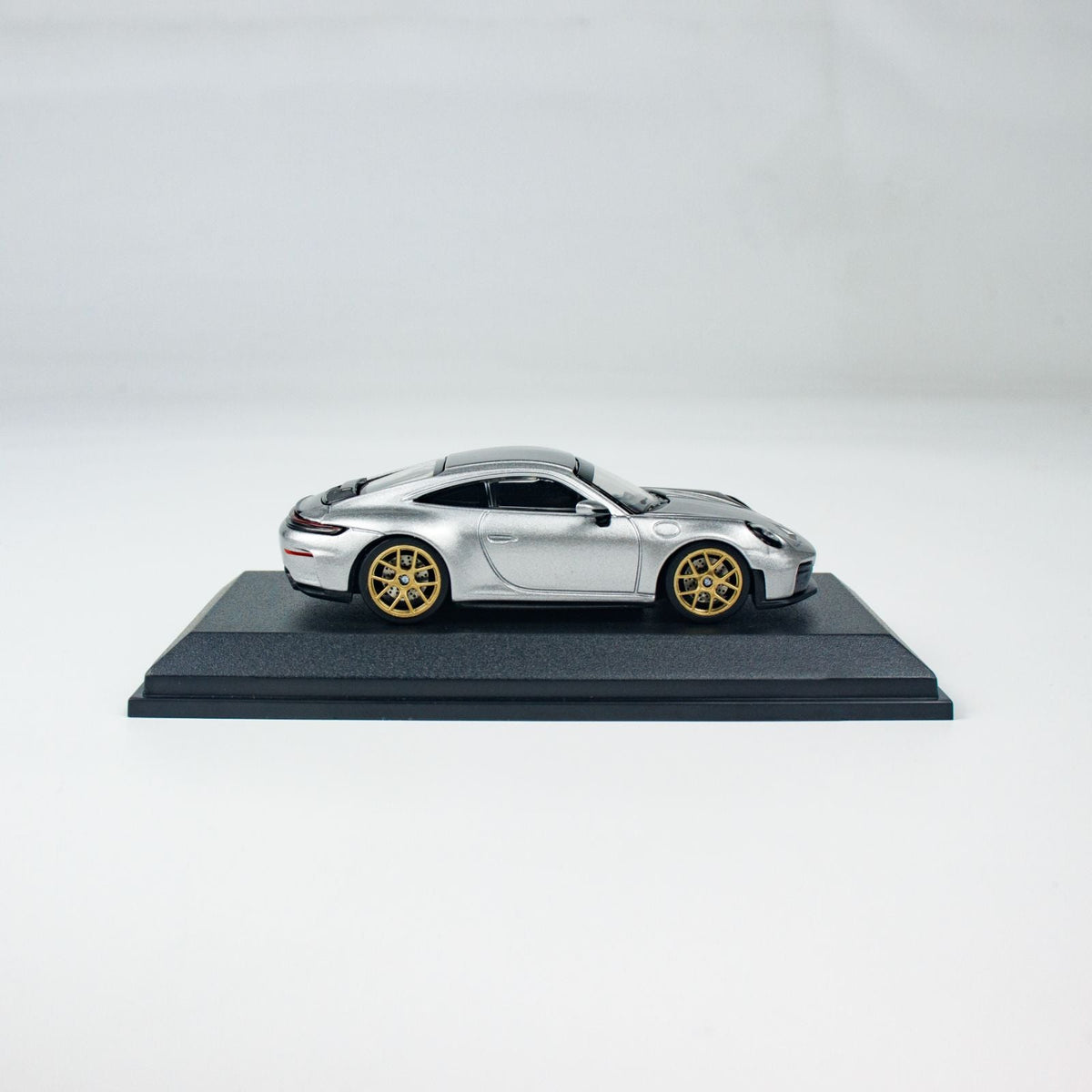 Minichamps 1:64 PORSCHE 911 (992.2) GT3 TOURING - 2025 - SILVER CLDC 643064235