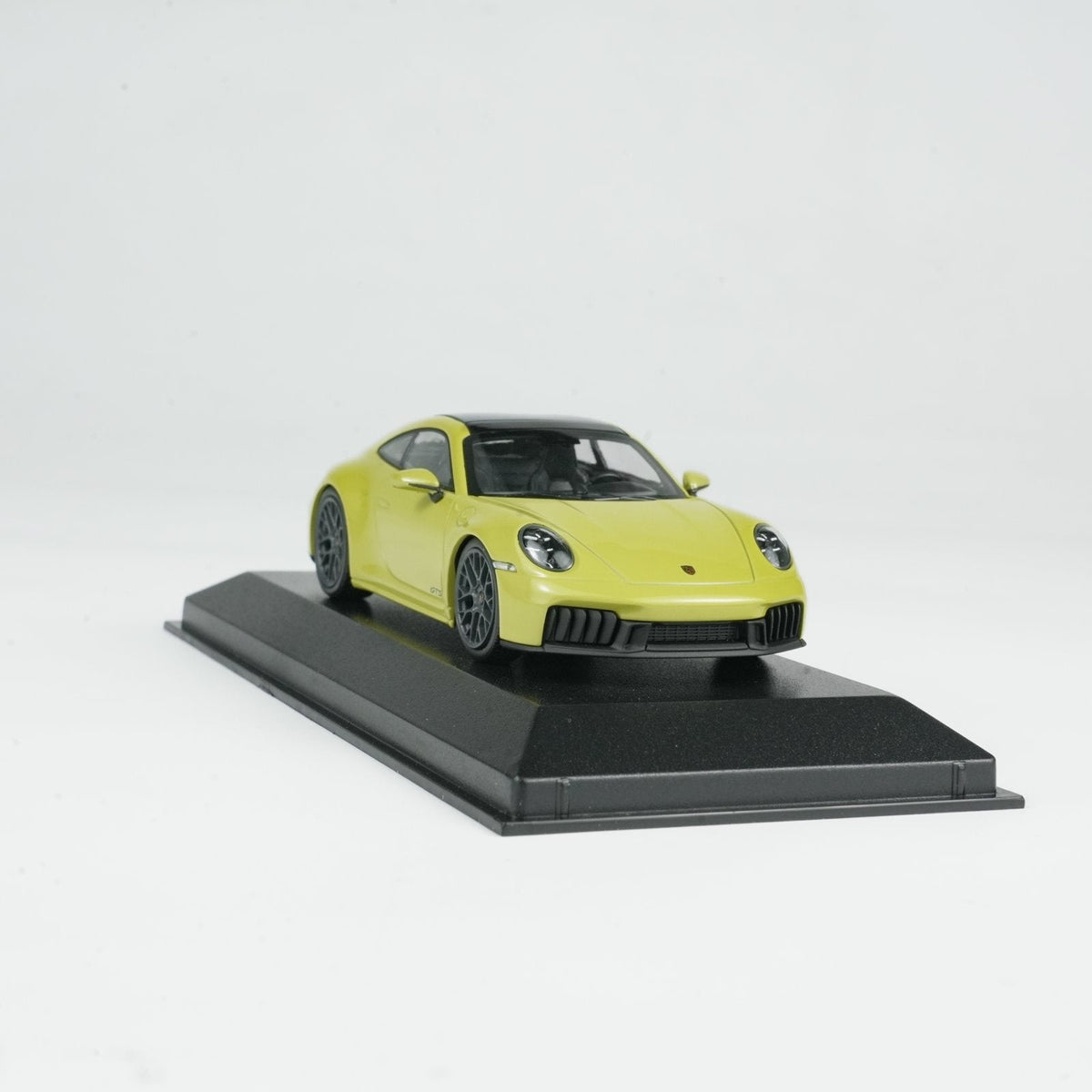 MINICHAMPS 1:43 PORSCHE 911 (992.2) CARRERA GTS 2024-YELLOW METALLIC 410064122
