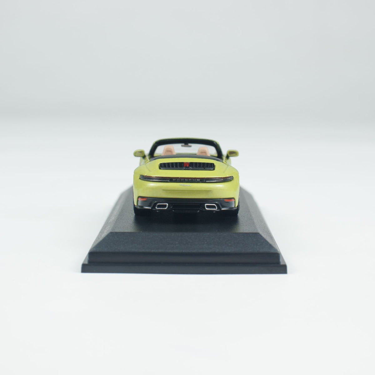 Minichamps 1:64 PORSCHE 911(992.2) CARRERA CABRIOLET YELLOW CLDC 643064034