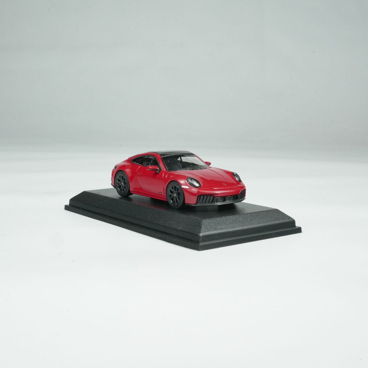 Minichamps 1:64 PORSCHE 911 (992.2) CARRERA GTS -2025- RED CLDC 643064123