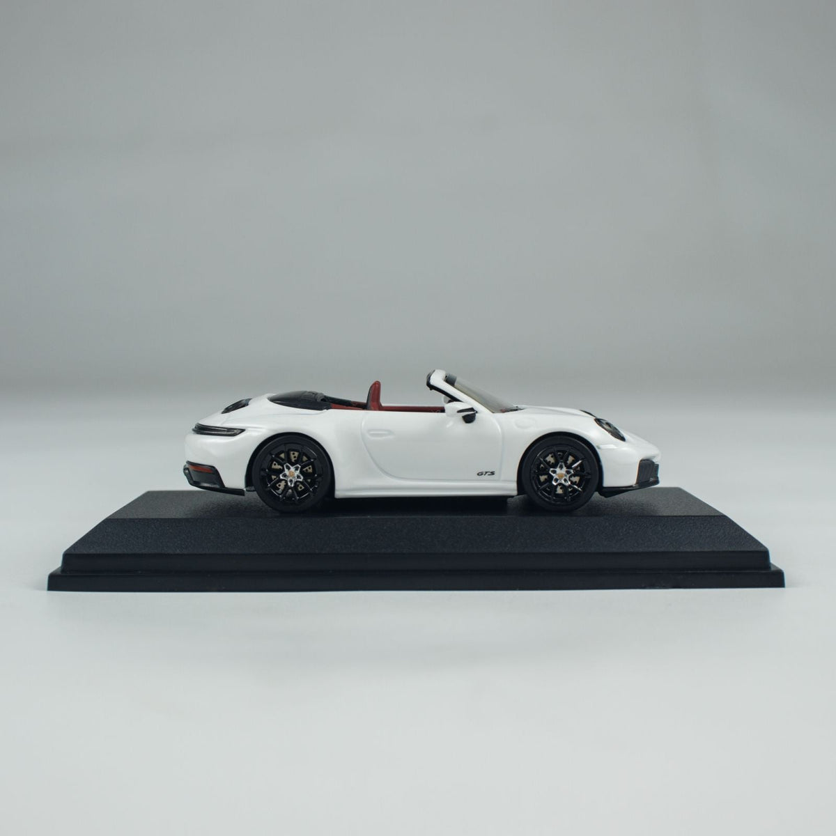 Minichamps 1:64 PORSCHE 911 (992.2) CARRERA GTS CABRIOLET CLDC WHITE 643064135
