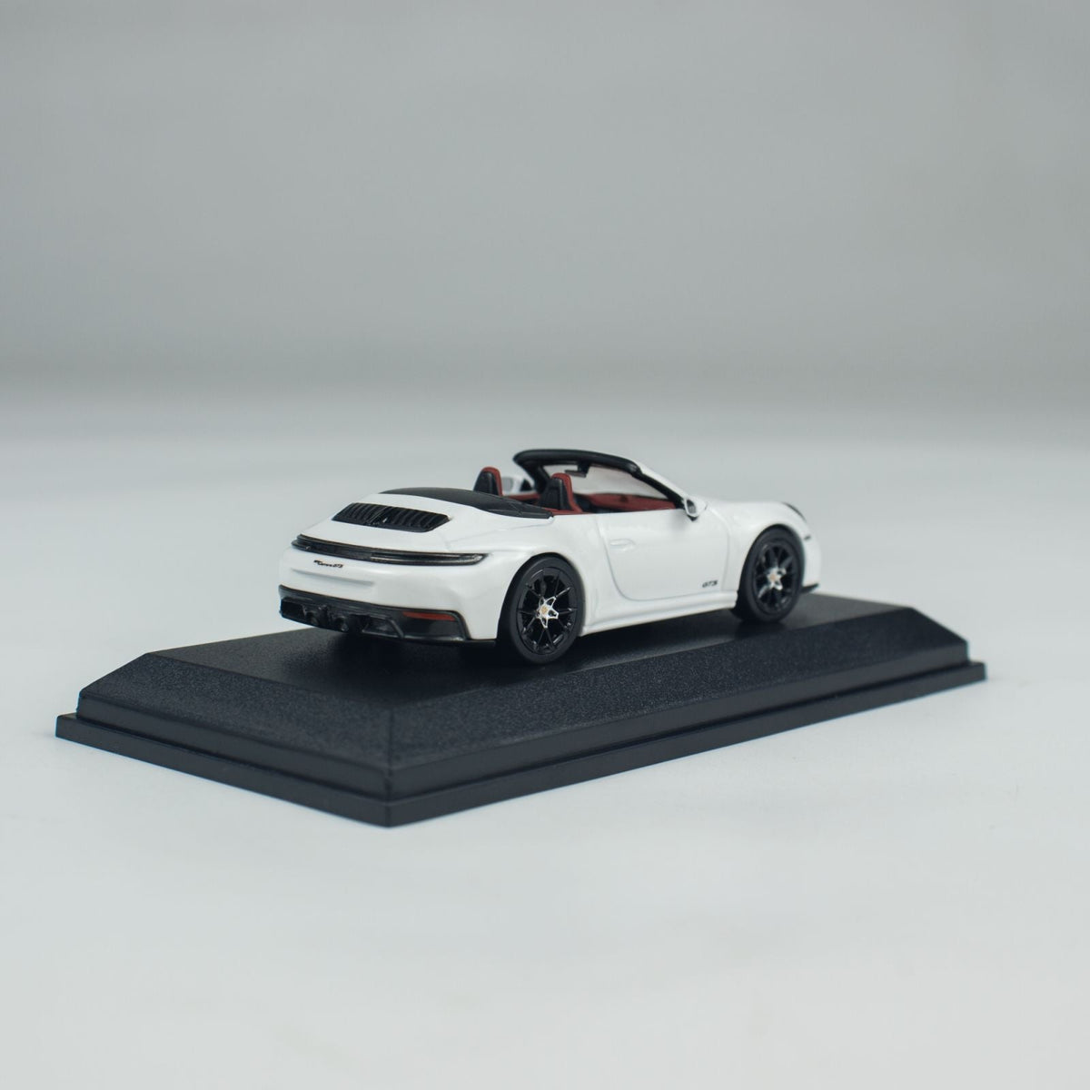 Minichamps 1:64 PORSCHE 911 (992.2) CARRERA GTS CABRIOLET CLDC WHITE 643064135