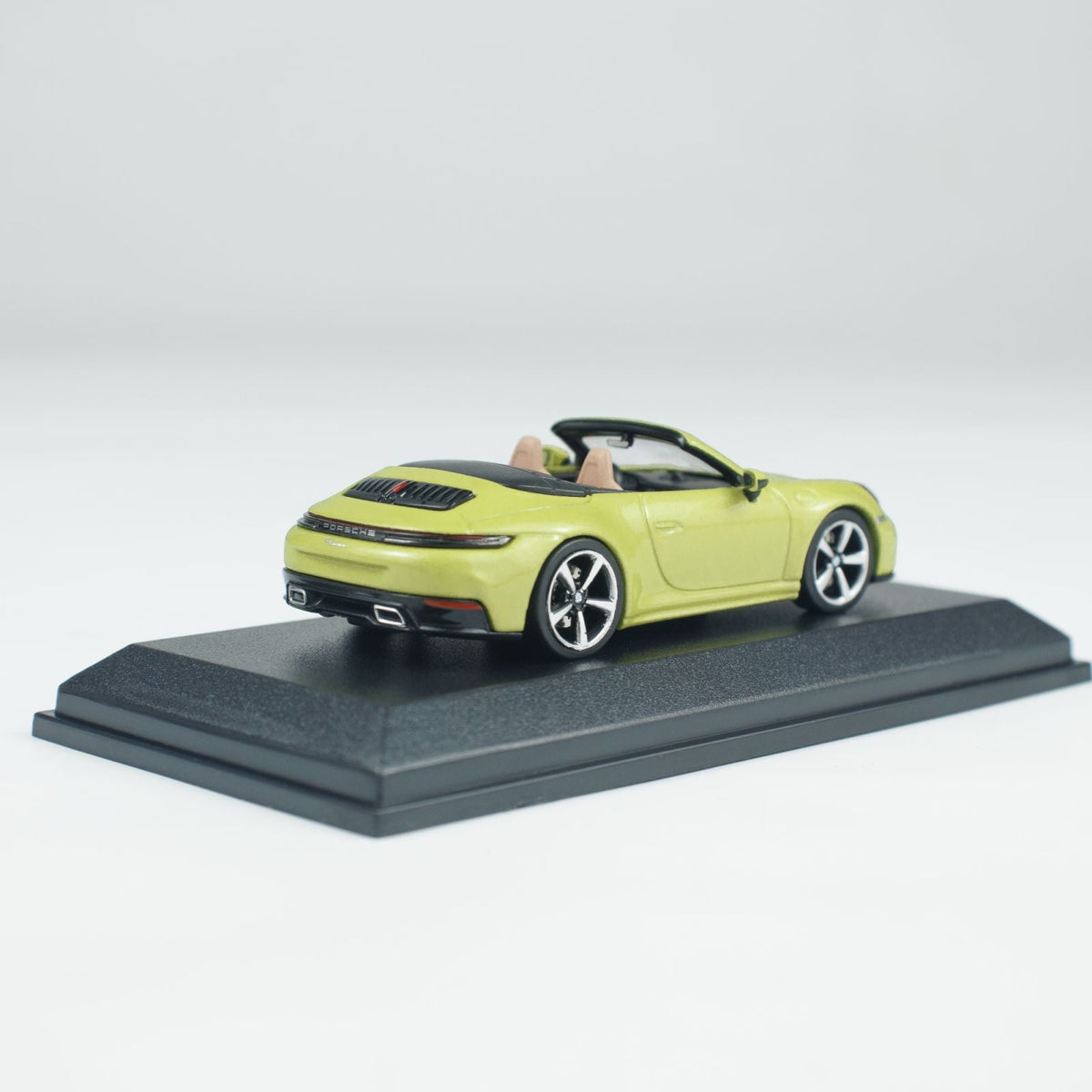 Minichamps 1:64 PORSCHE 911(992.2) CARRERA CABRIOLET YELLOW CLDC 643064034