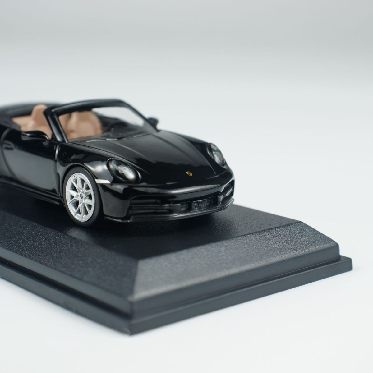 Minichamps 1:64 PORSCHE 911(992.2) CARRERA CABRIOLET  CLDC 643064035