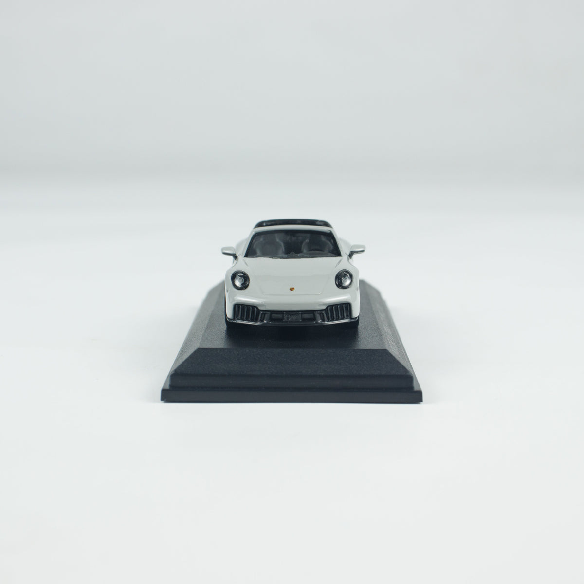 MINICHAMPS 1:64 PORSCHE 911 (992.2) TARGA 4 GTS -2025-CHALK CLDC 643064145