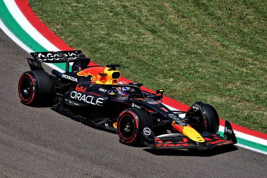 MINICHAMPS 1:64 ORACLE RED BULL RACING RB21 - MAX VERSTAPPEN - WINNER EMILIA-ROMAGNA GP 2025 640250701