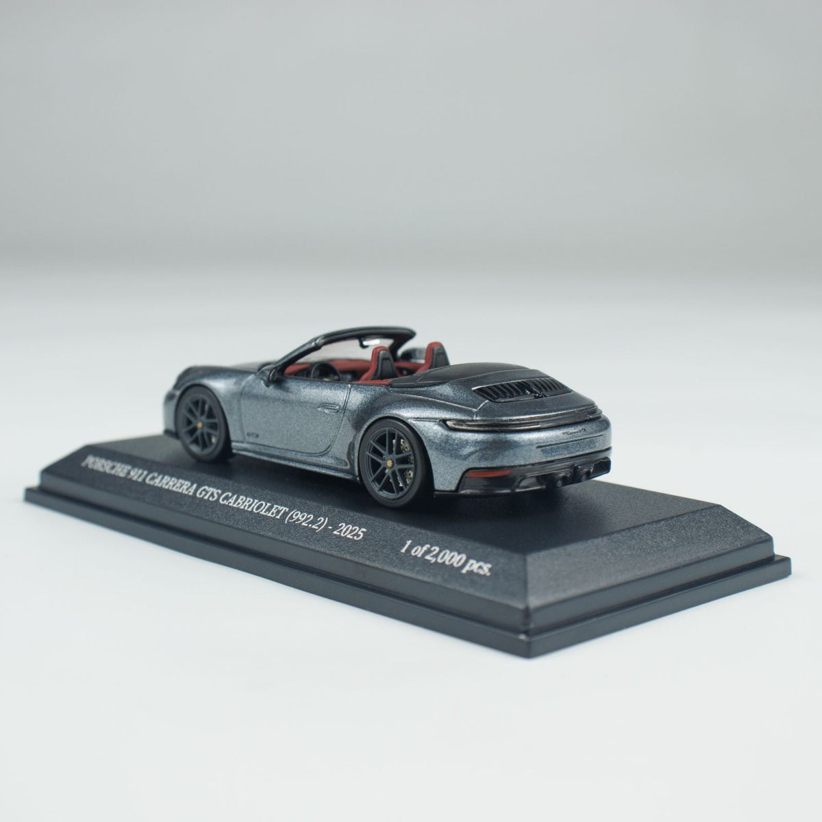 Minichamps 1:64 PORSCHE 911 (992.2) CARRERA GTS CABRIOLET CLDC 643064134