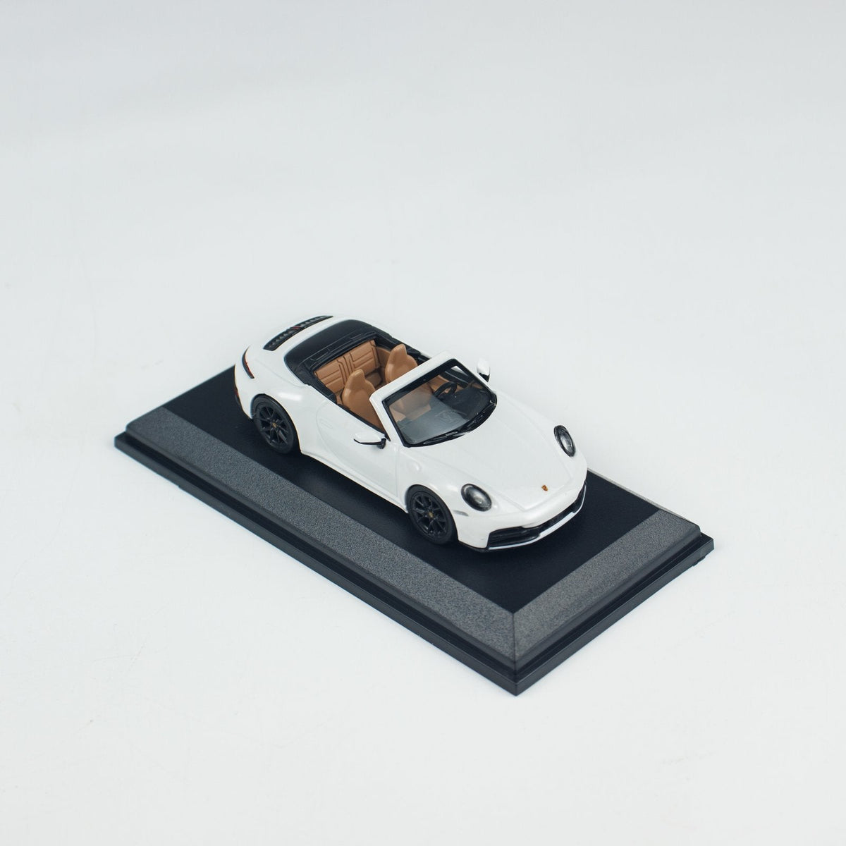 Minichamps 1:64 PORSCHE 911 (992.2) CARRERA CABRIOLET CLDC 643064036