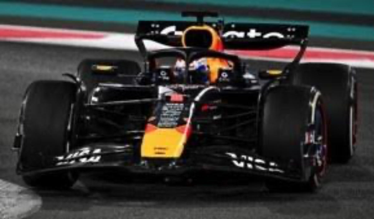 [Preorder] Spark 1:64 Red Bull Racing RB21 No.1 Oracle Red Bull Racing Winner Abu Dhabi GP 2025 Max Verstappen (with pit board) 64S099