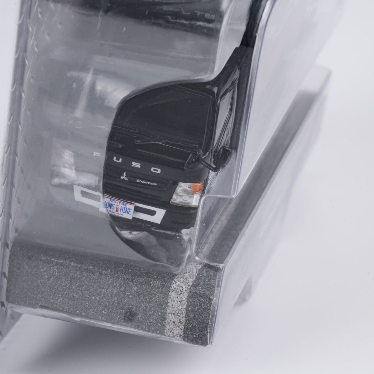Tarmac Works 1:64 Mitsubishi Fuso Canter New York Sunshine T64T-TL002-NYS