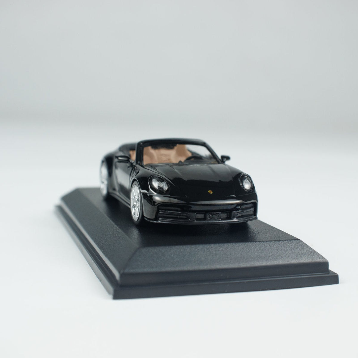 Minichamps 1:64 PORSCHE 911(992.2) CARRERA CABRIOLET  CLDC 643064035