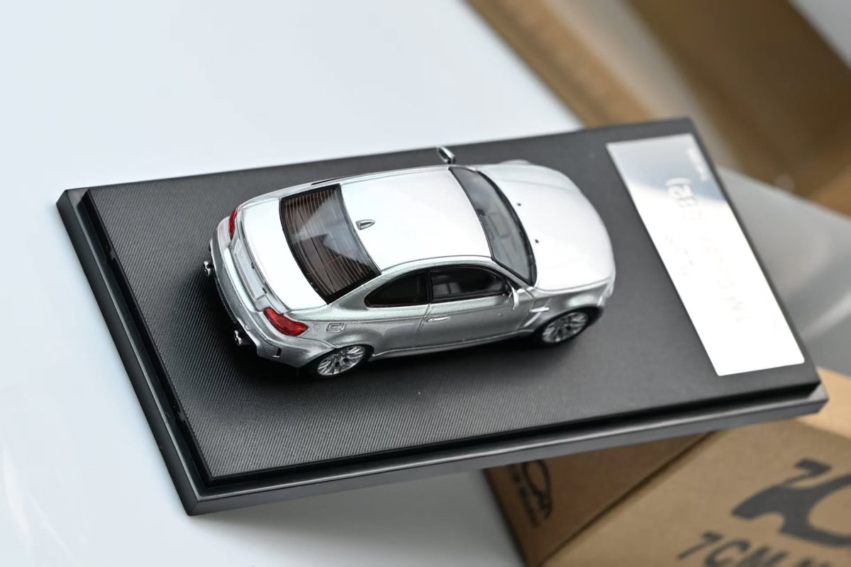 7CM Model 1:64 BMW 1M Coupe (E82) (2 Colours)
