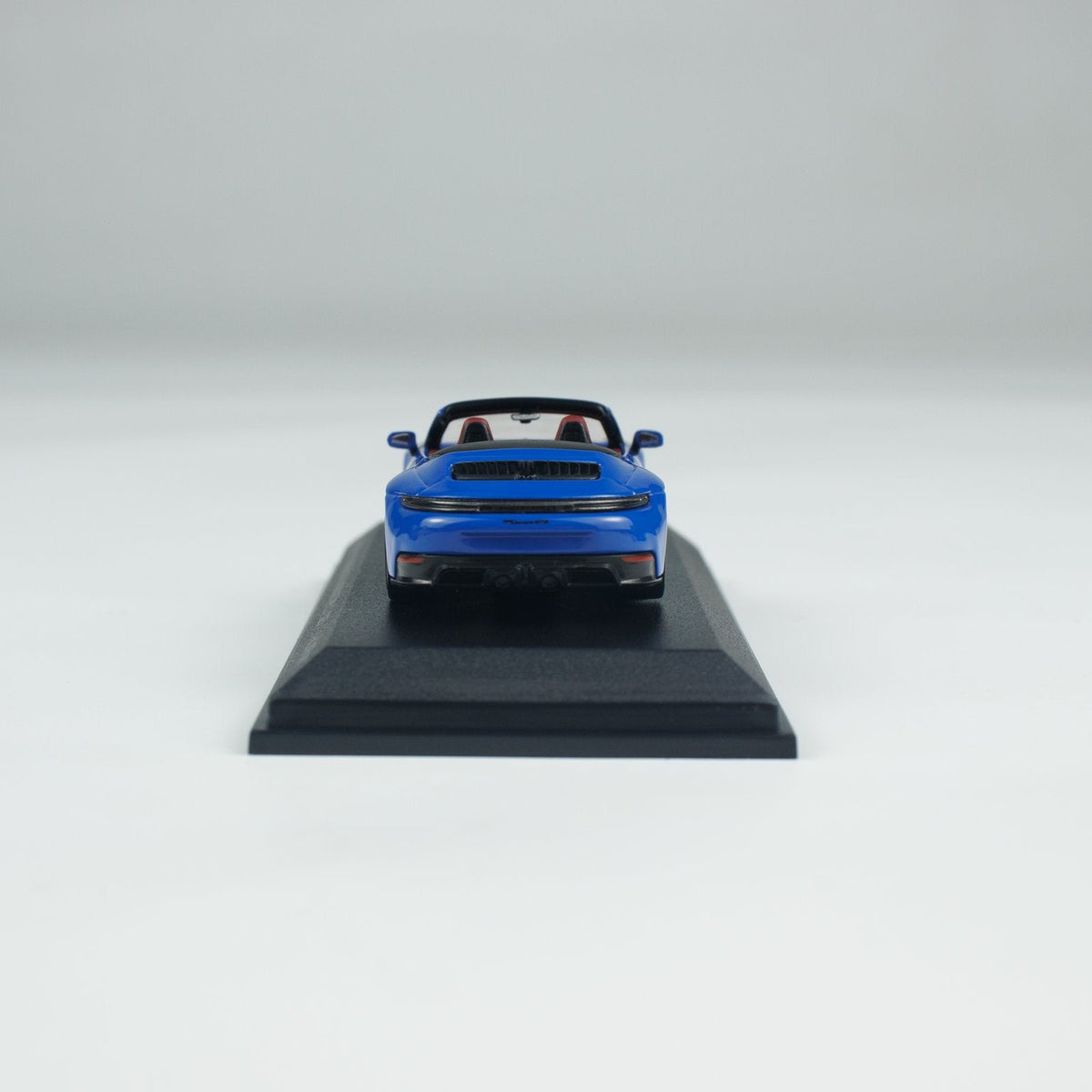 Minichamps 1:64 PORSCHE 911 (992.2) CARRERA GTS CABRIOLET CLDC 643064137
