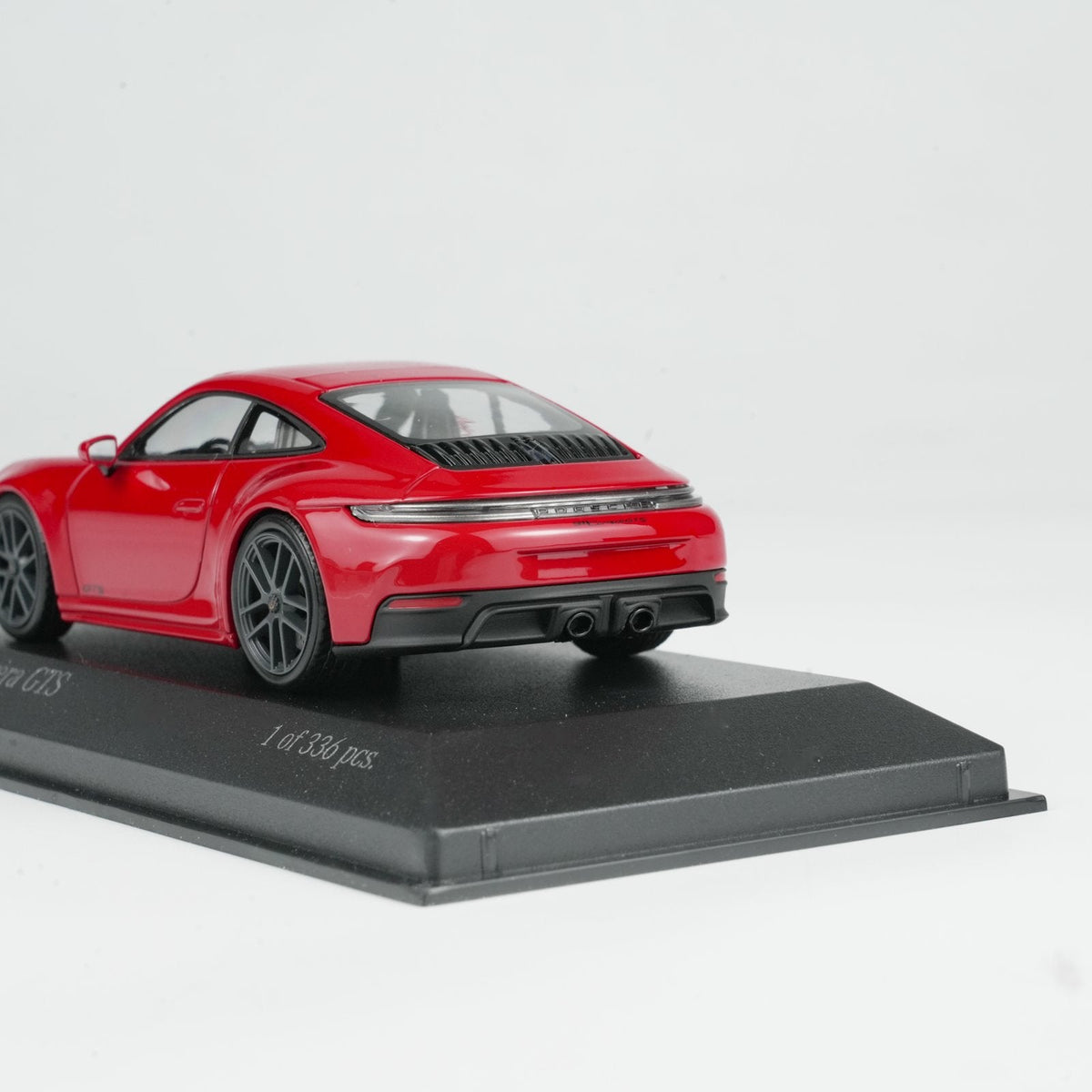 MINICHAMPS 1:43 PORSCHE 911 (992.2) CARRERA GTS 2024- RED 410064120