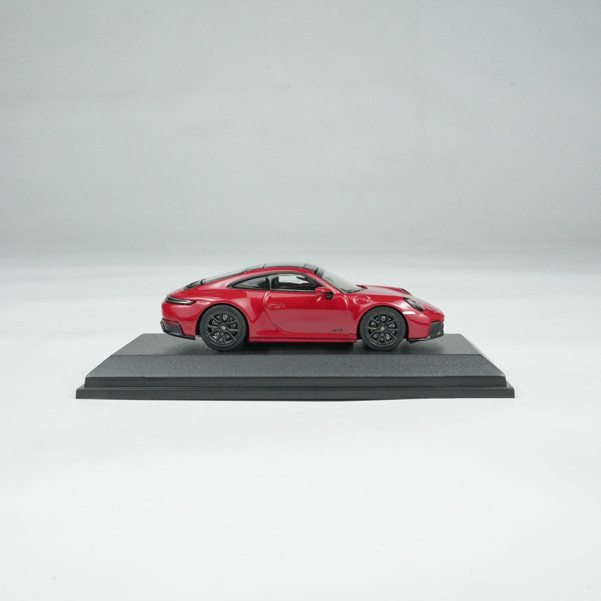 Minichamps 1:64 PORSCHE 911 (992.2) CARRERA GTS -2025- RED CLDC 643064123