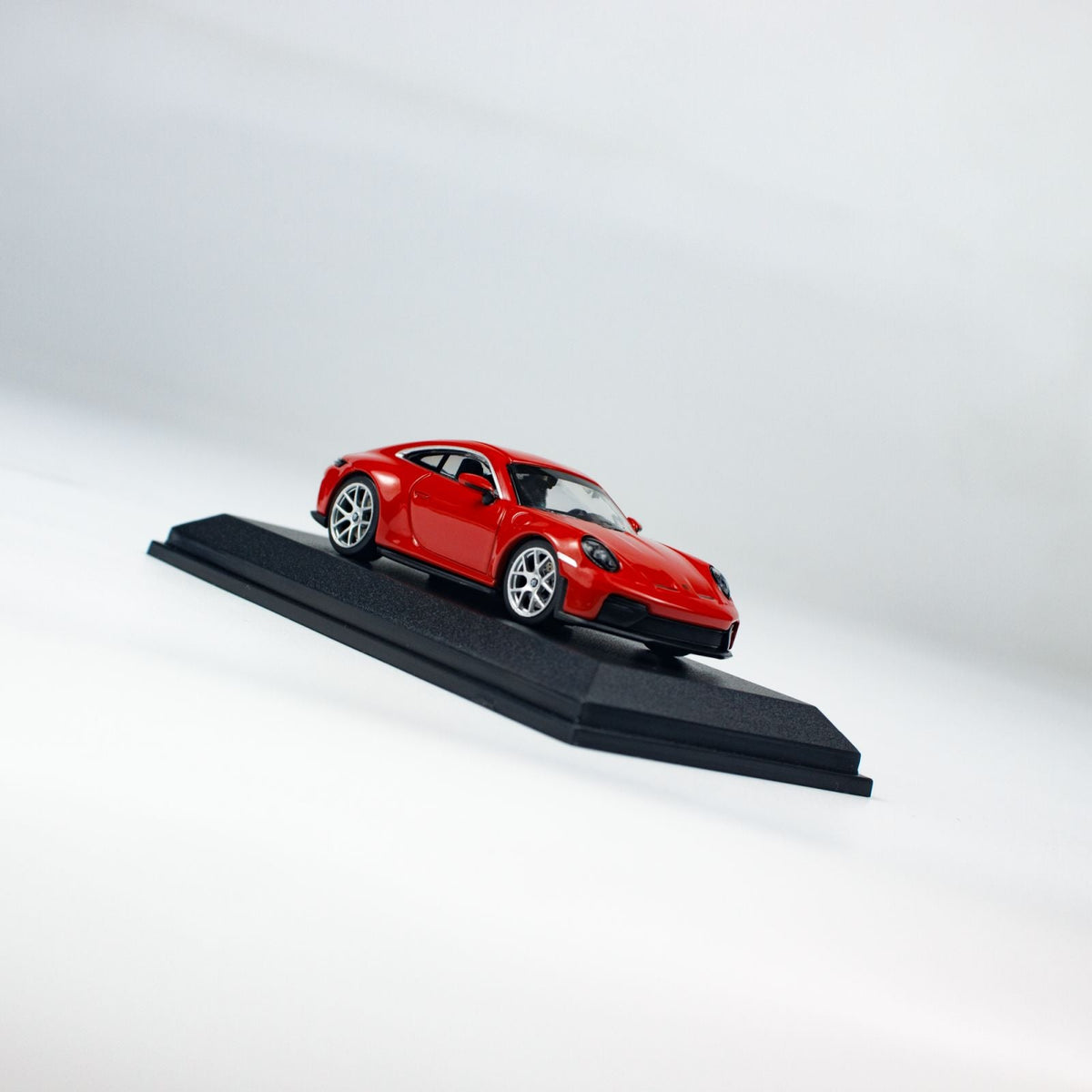Minichamps 1:64 PORSCHE 911 (992.2) GT3 TOURING - 2025 - RED CLDC 643064233