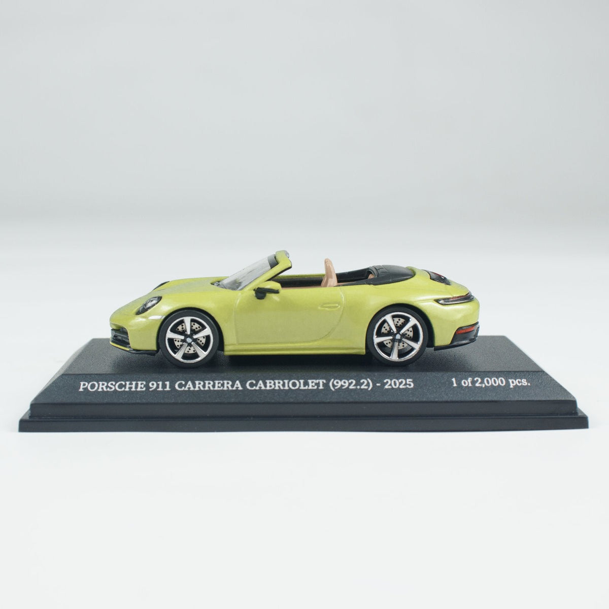 Minichamps 1:64 PORSCHE 911(992.2) CARRERA CABRIOLET YELLOW CLDC 643064034