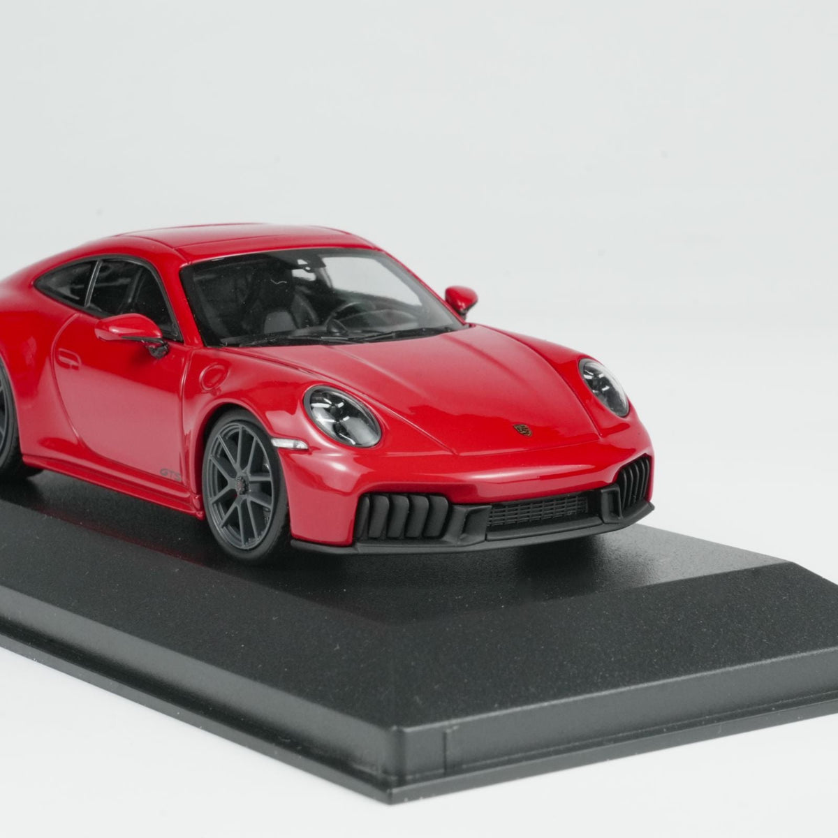 MINICHAMPS 1:43 PORSCHE 911 (992.2) CARRERA GTS 2024- RED 410064120