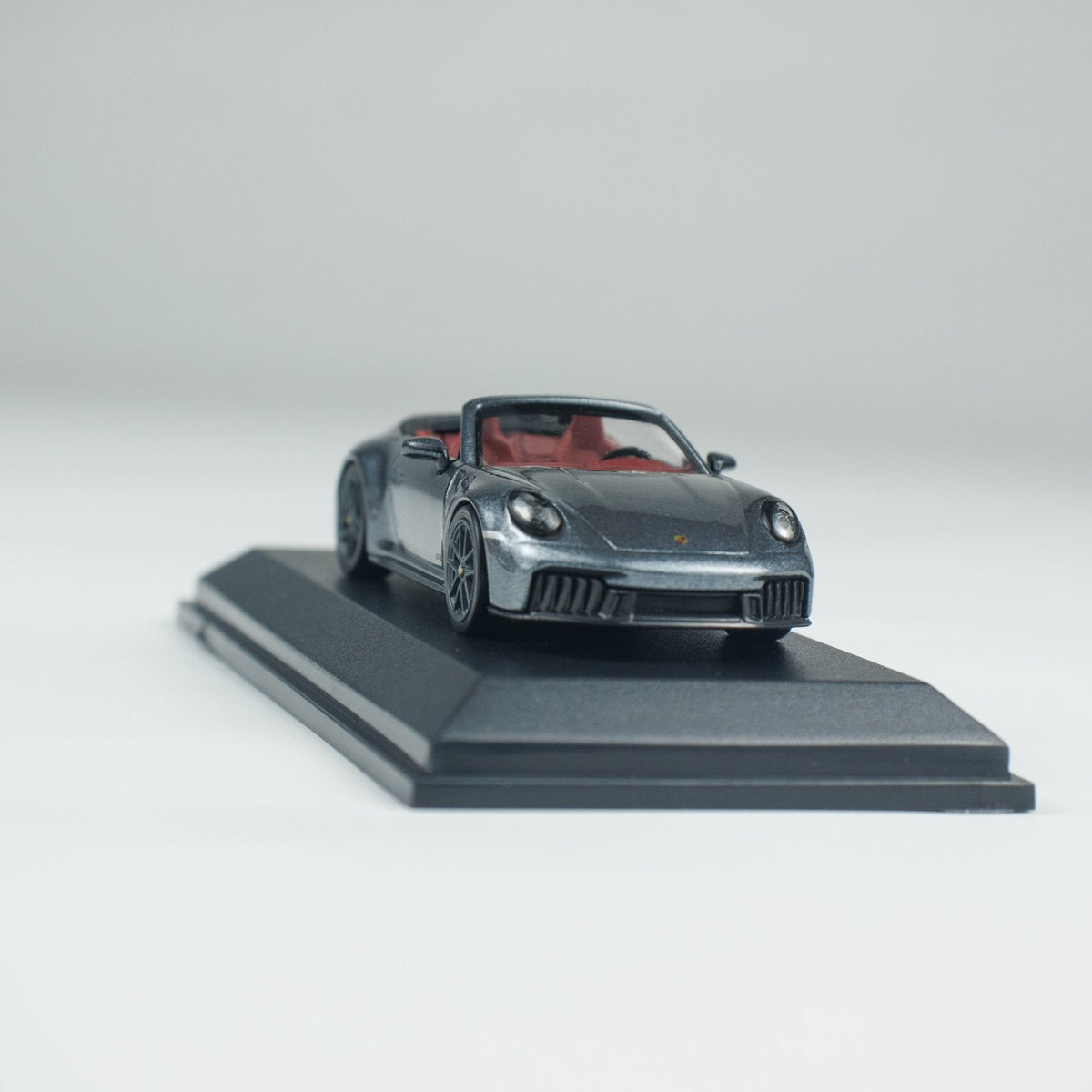 Minichamps 1:64 PORSCHE 911 (992.2) CARRERA GTS CABRIOLET CLDC 643064134