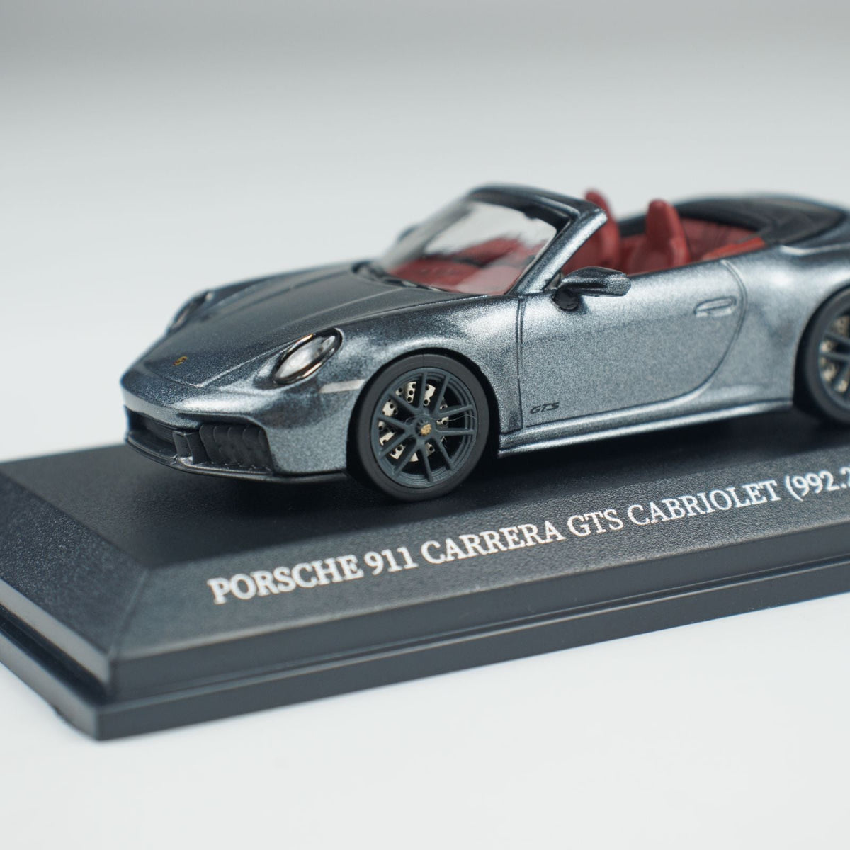 Minichamps 1:64 PORSCHE 911 (992.2) CARRERA GTS CABRIOLET CLDC 643064134