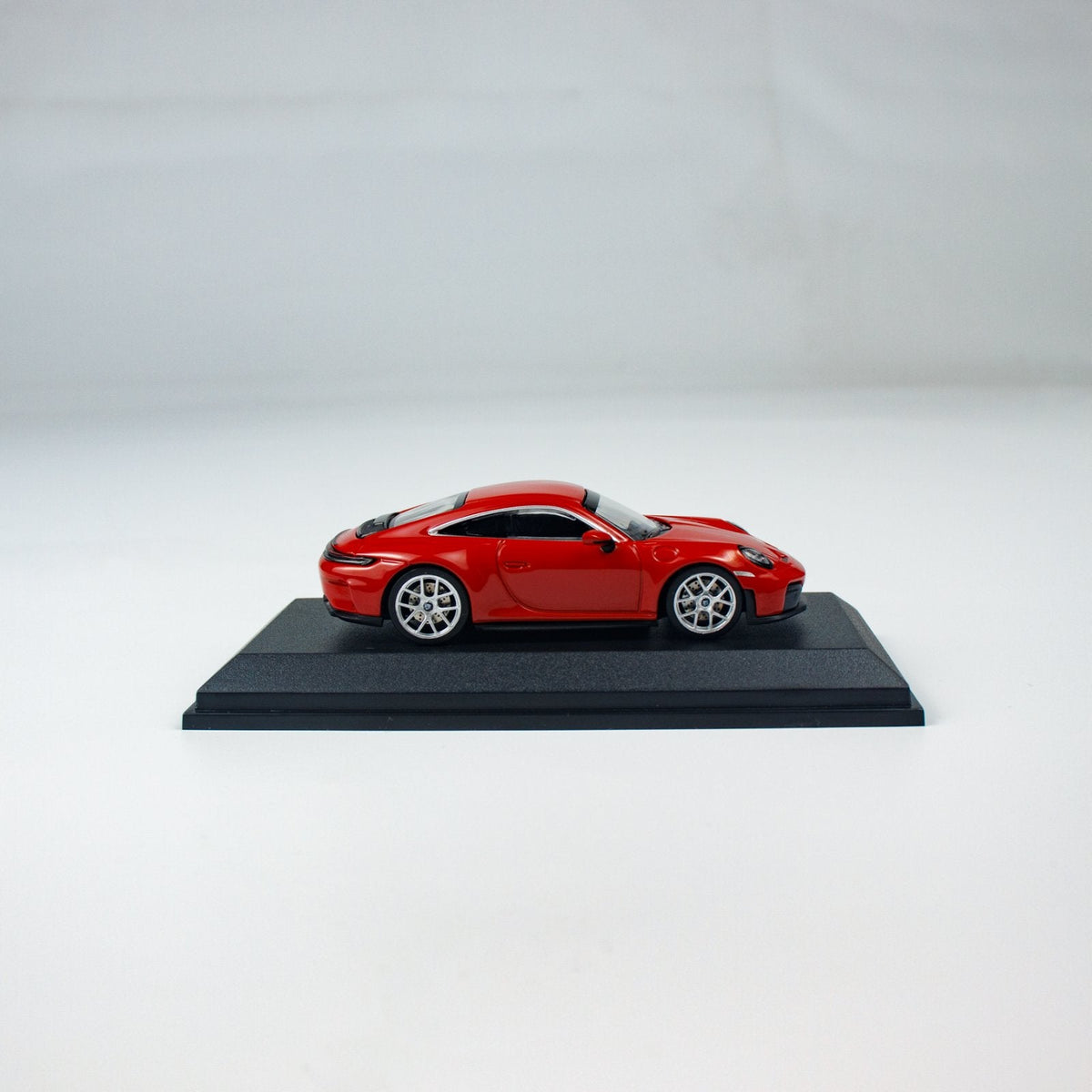 Minichamps 1:64 PORSCHE 911 (992.2) GT3 TOURING - 2025 - RED CLDC 643064233